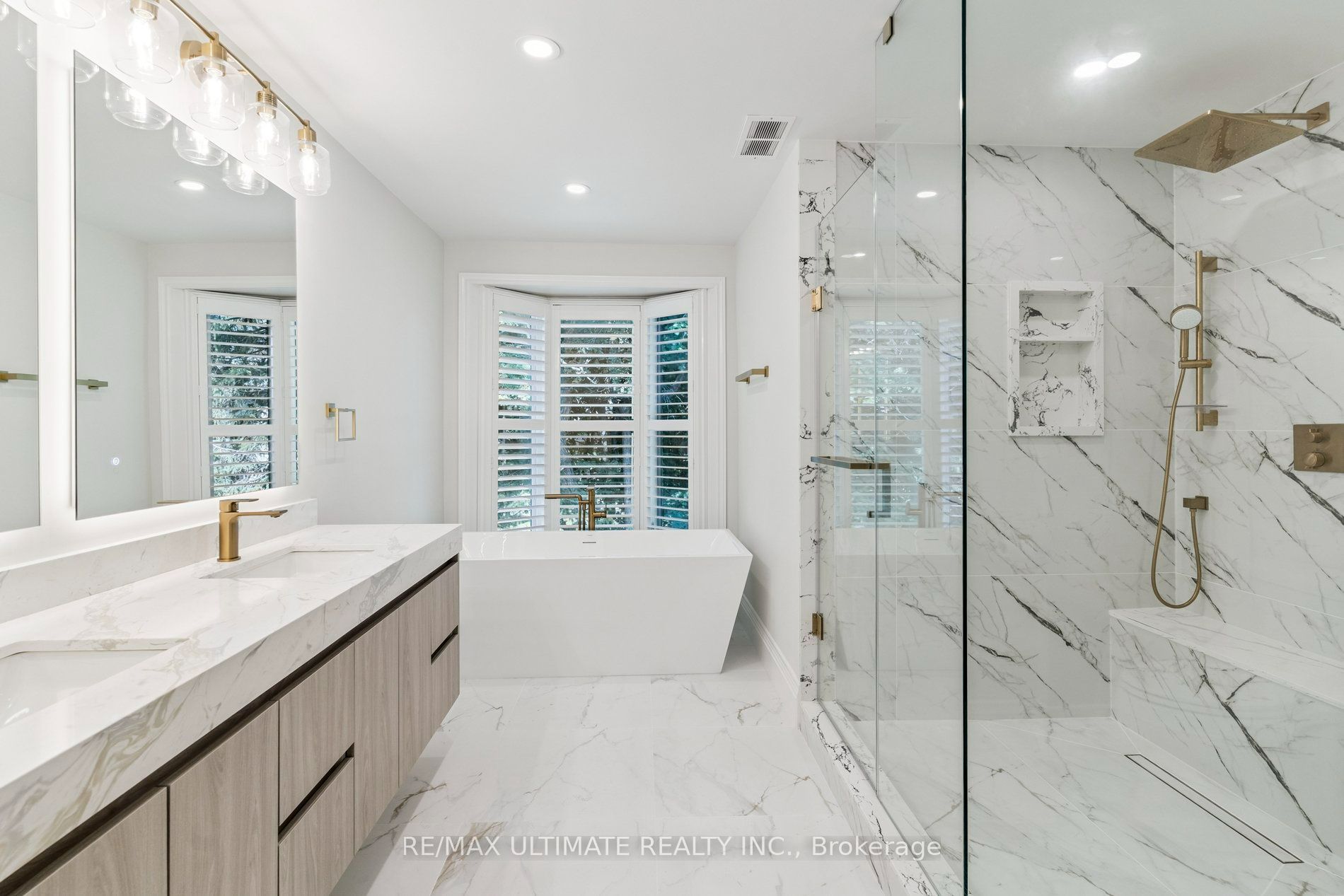 1 Versailles Court Property Photo 28