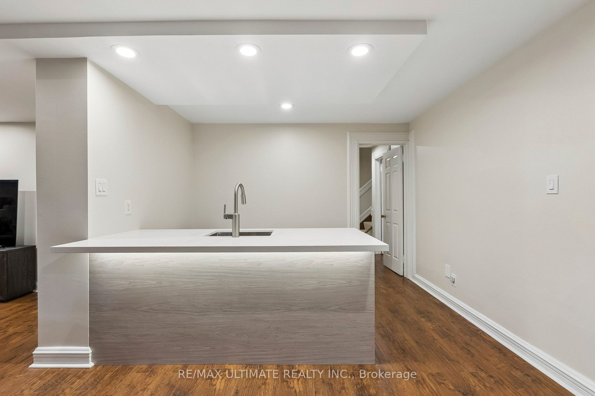 1 Versailles Court Property Photo 37
