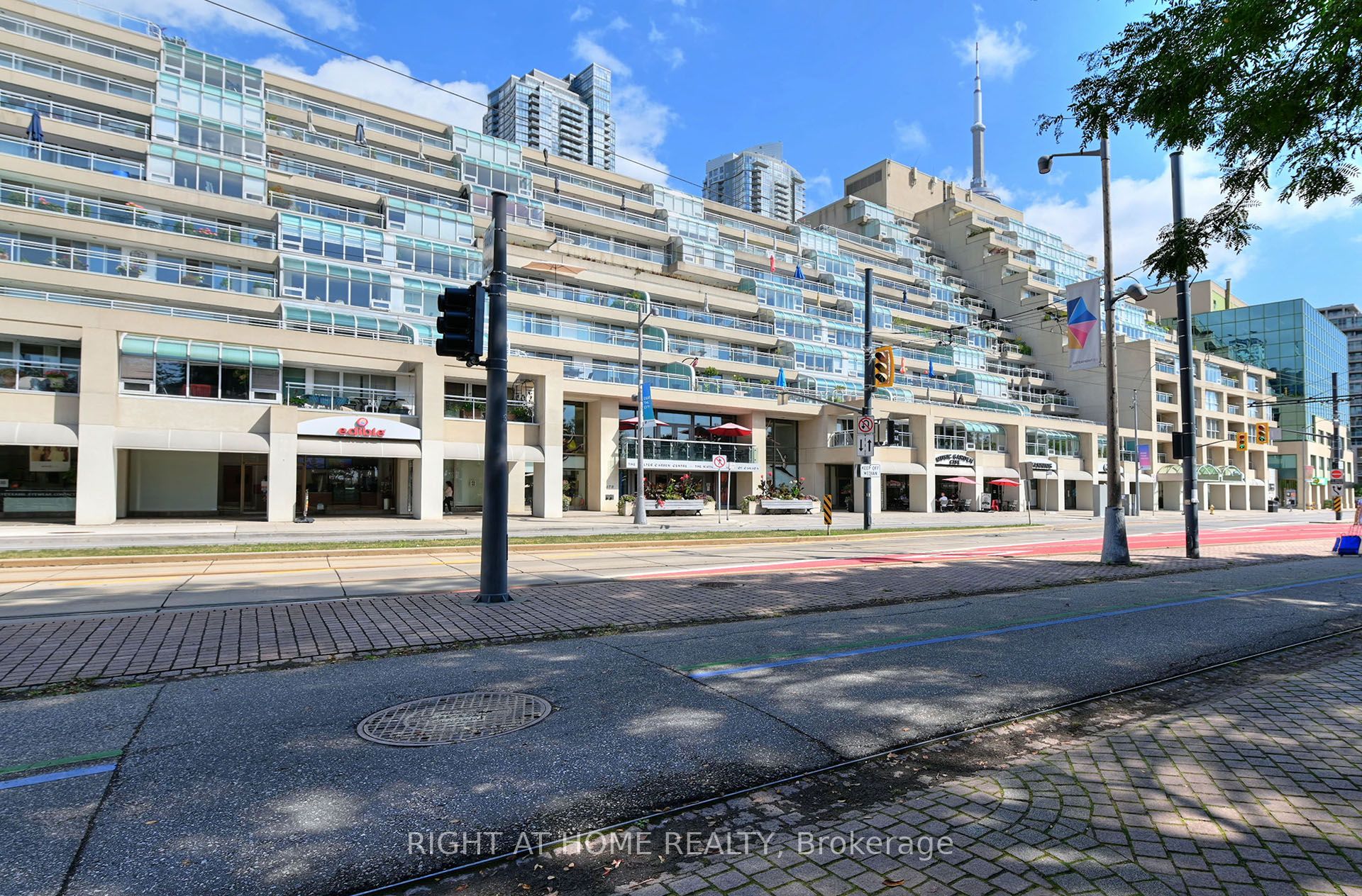 460 Queens Quay W 202E