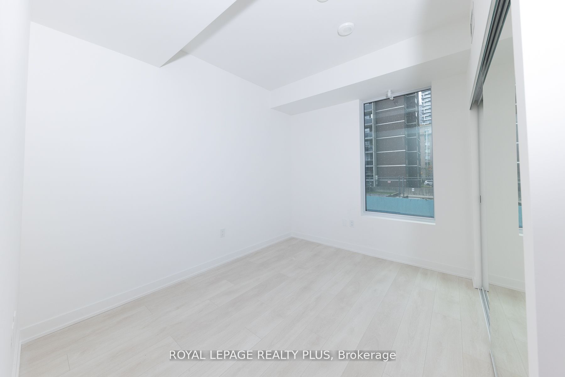 127 Broadway Avenue S 206s Property Photo 9