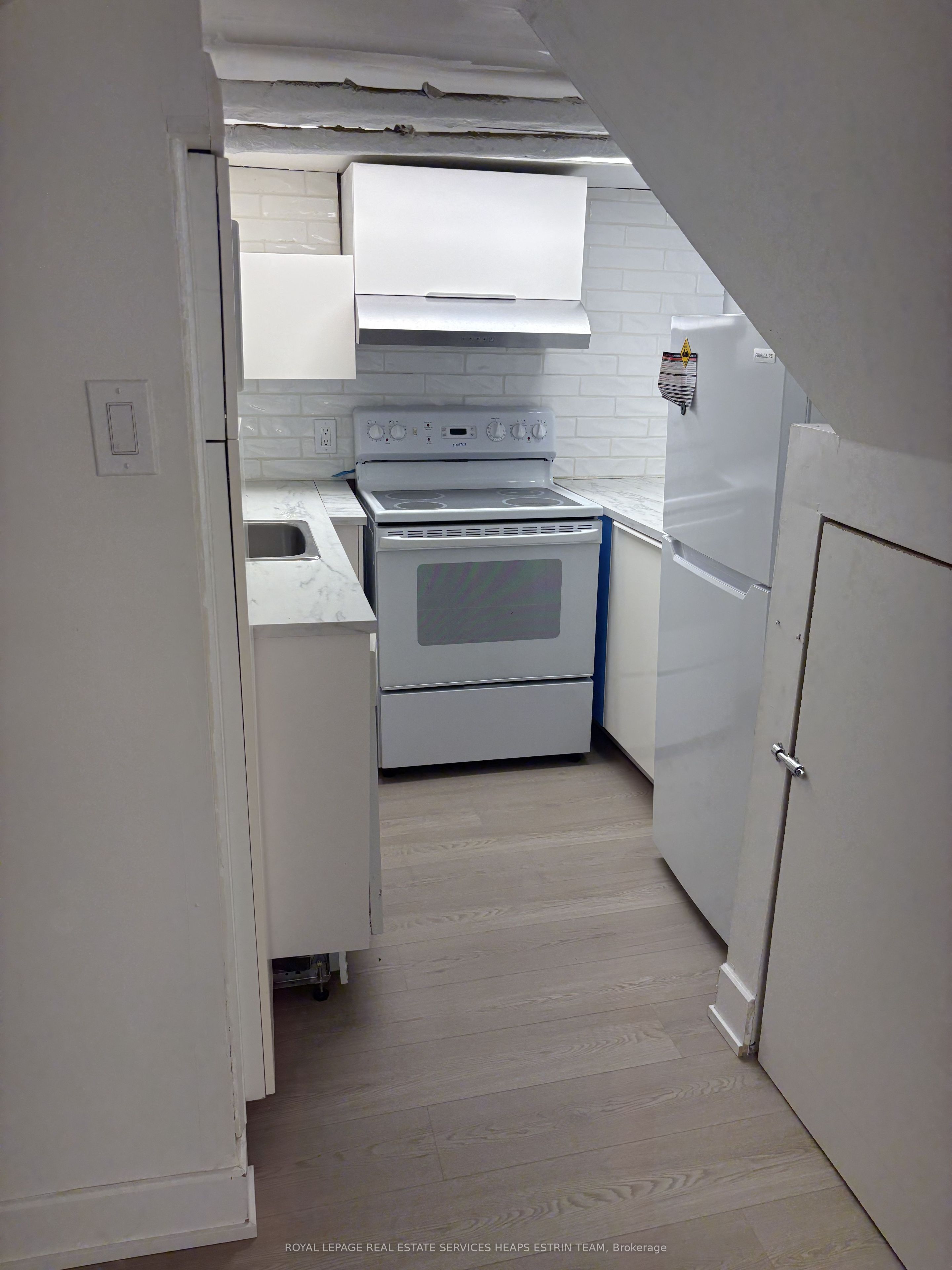330 St Clair Avenue E Lower Property Photo 4