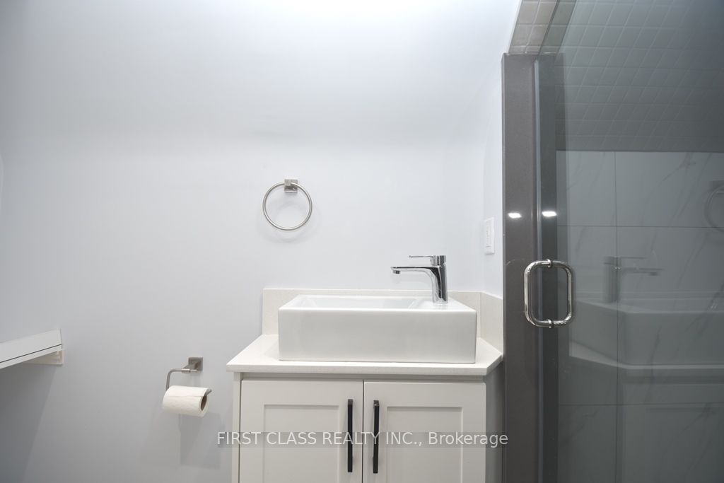 319 Senlac Road Back Property Photo 13