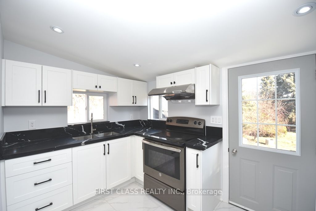 319 Senlac Road Back Property Photo 16