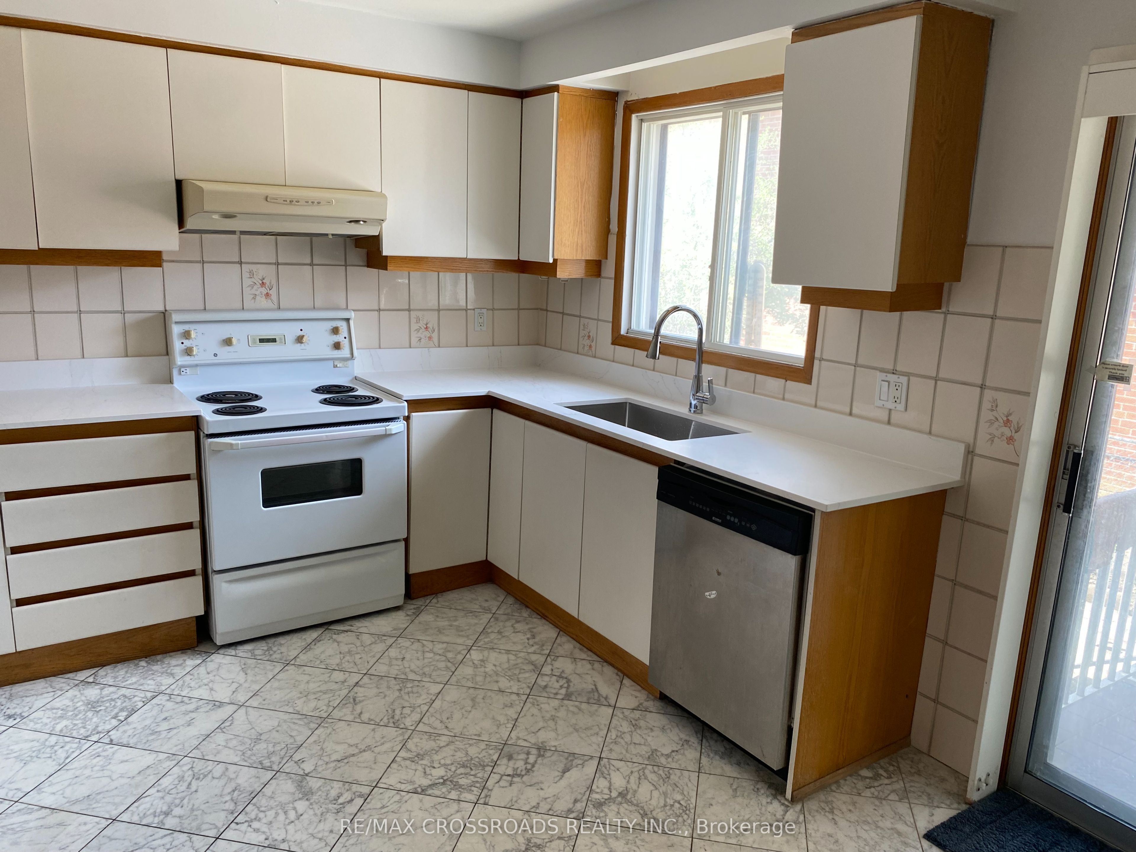 91 Bickerton Crescent Property Photo 10
