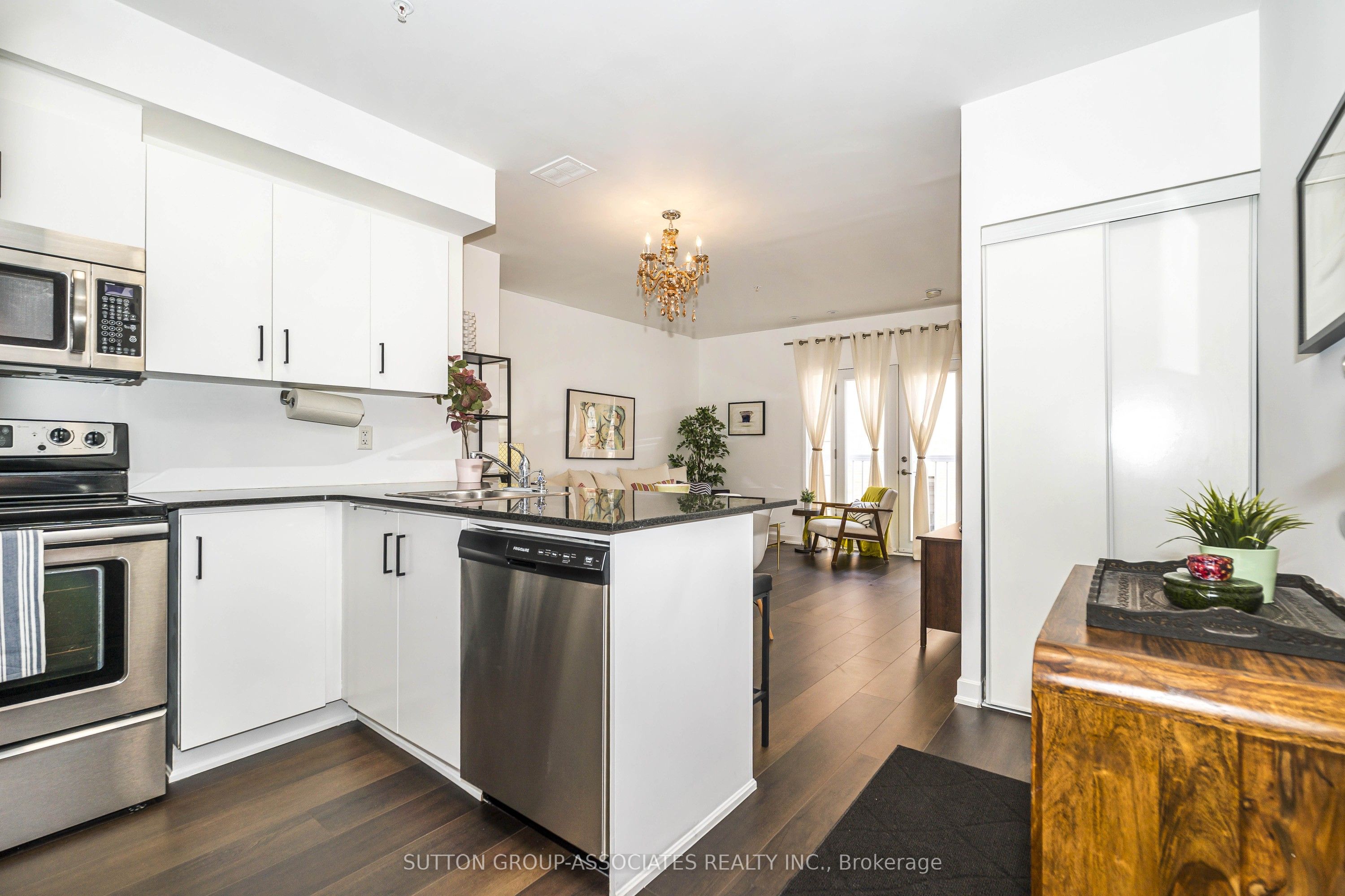539 Jarvis Street Ph7 Property Photo 4