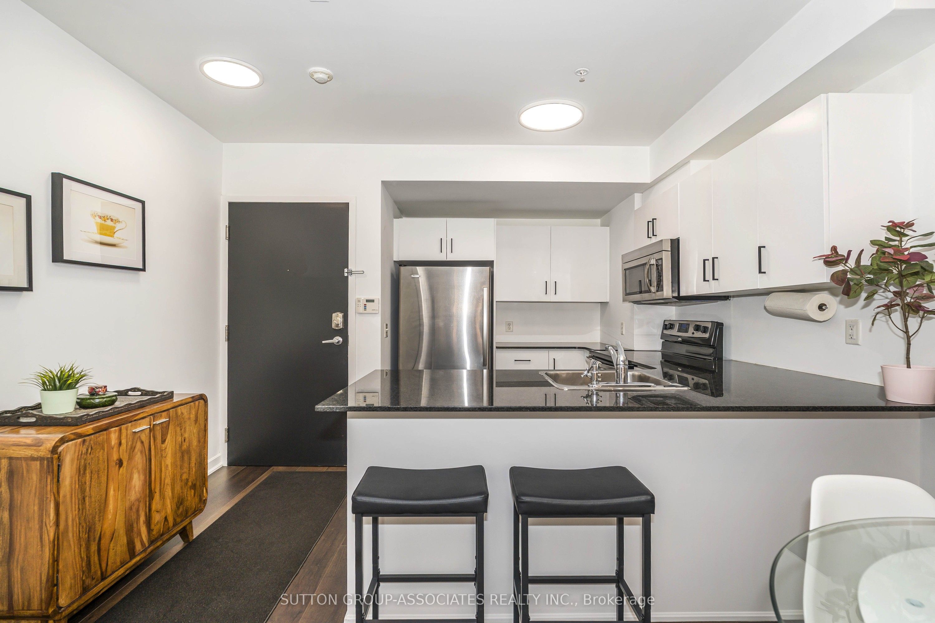 539 Jarvis Street Ph7 Property Photo 5