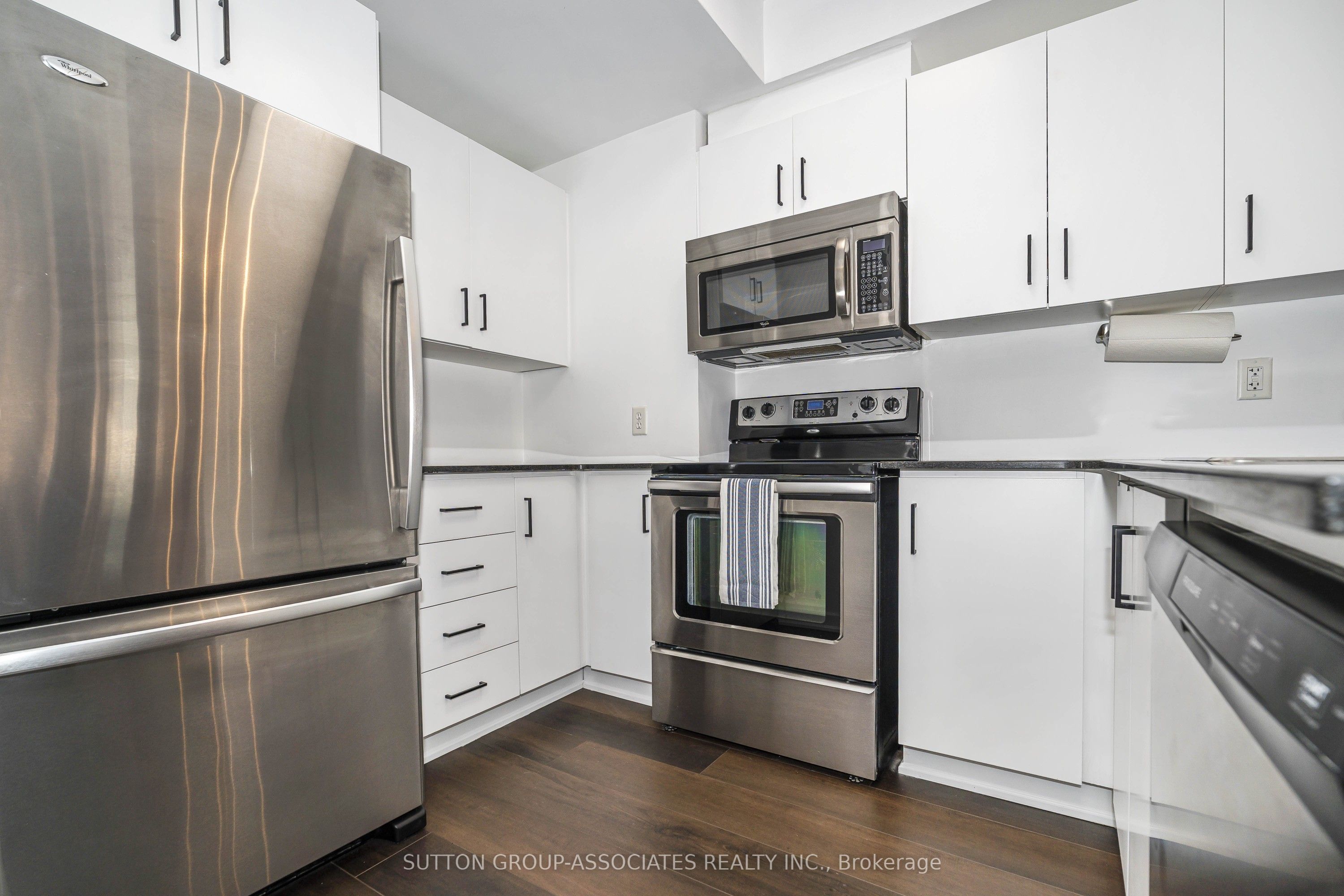 539 Jarvis Street Ph7 Property Photo 6