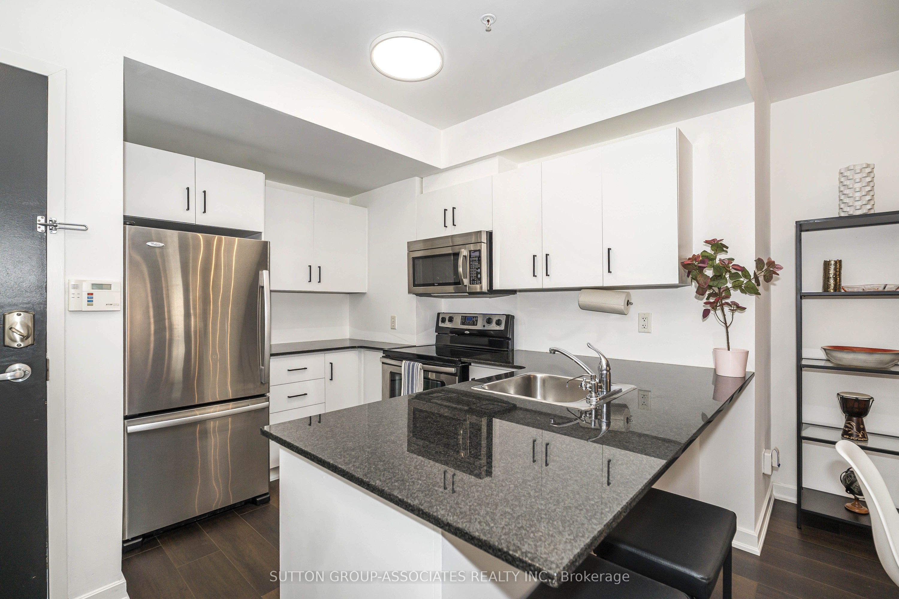539 Jarvis Street Ph7 Property Photo 7