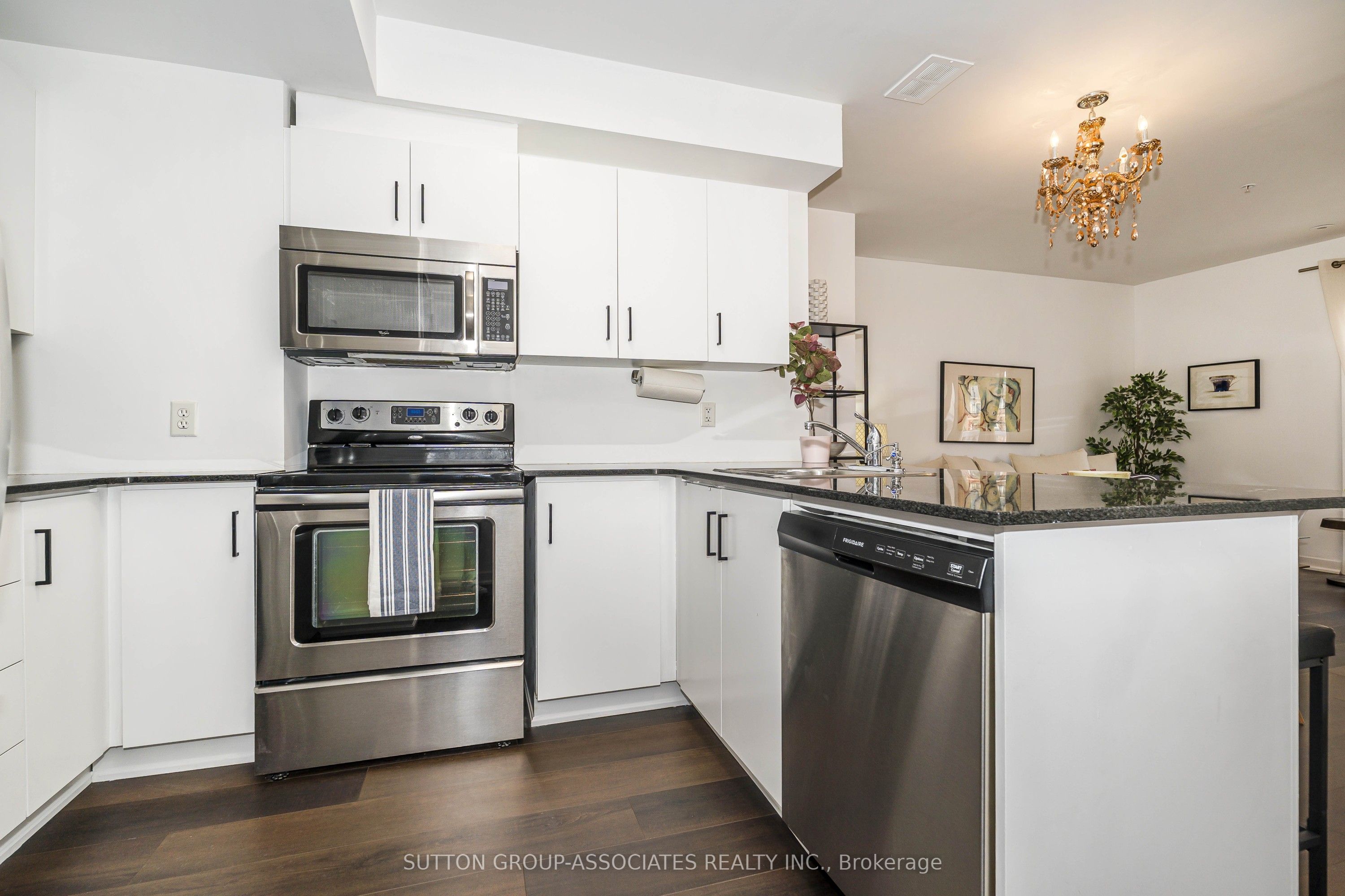 539 Jarvis Street Ph7 Property Photo 8