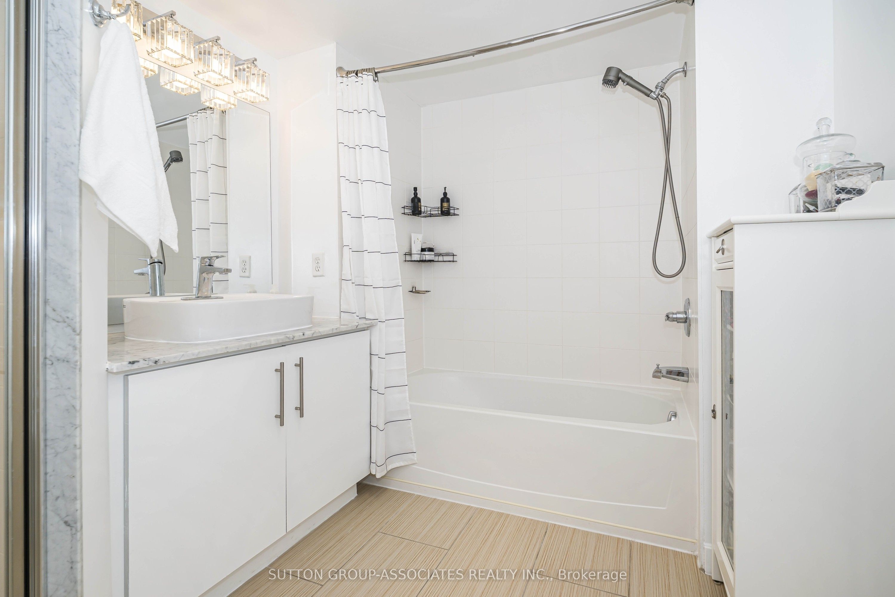 539 Jarvis Street Ph7 Property Photo 24
