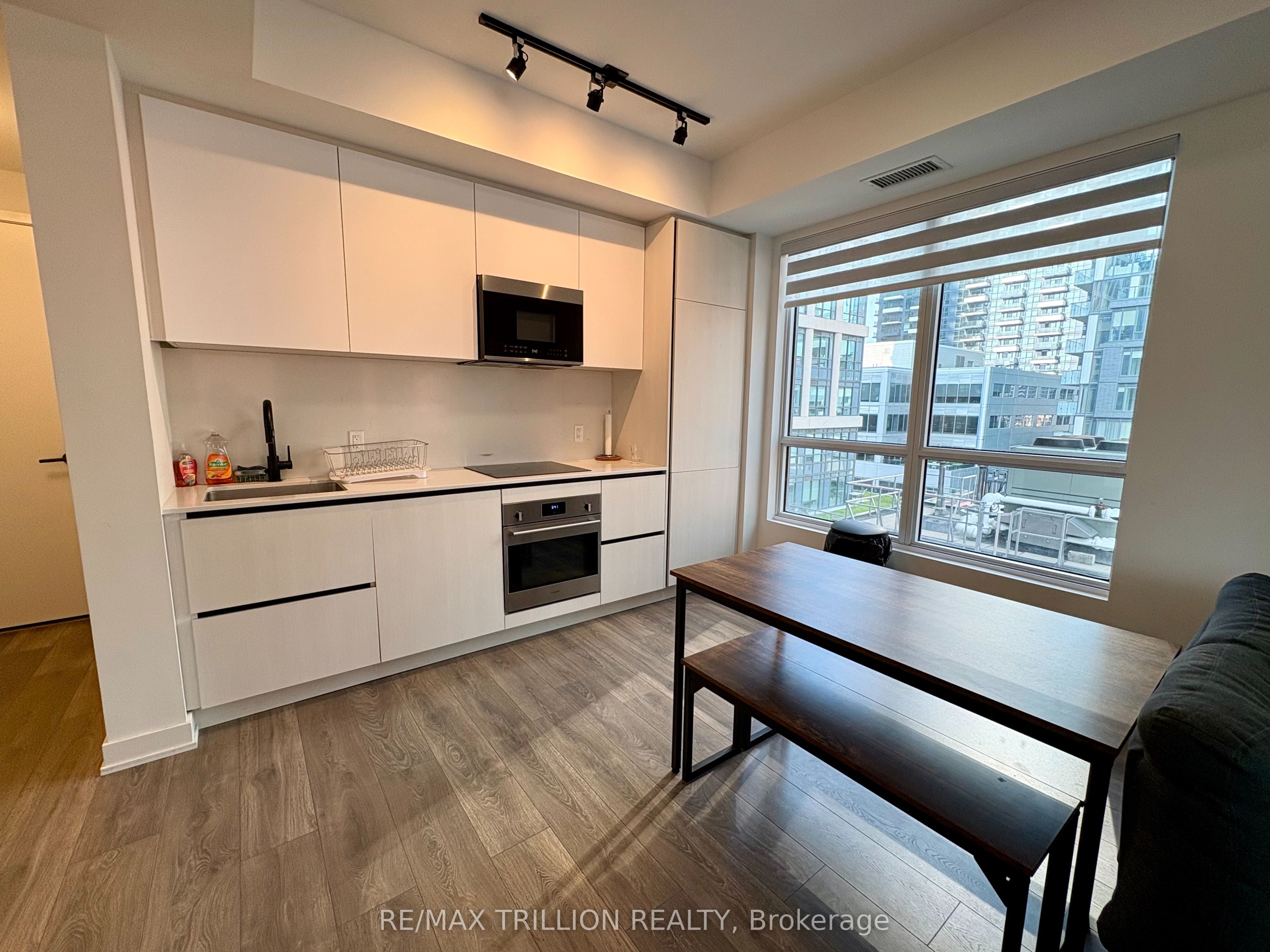 108 Peter Street 1016 Property Photo 6