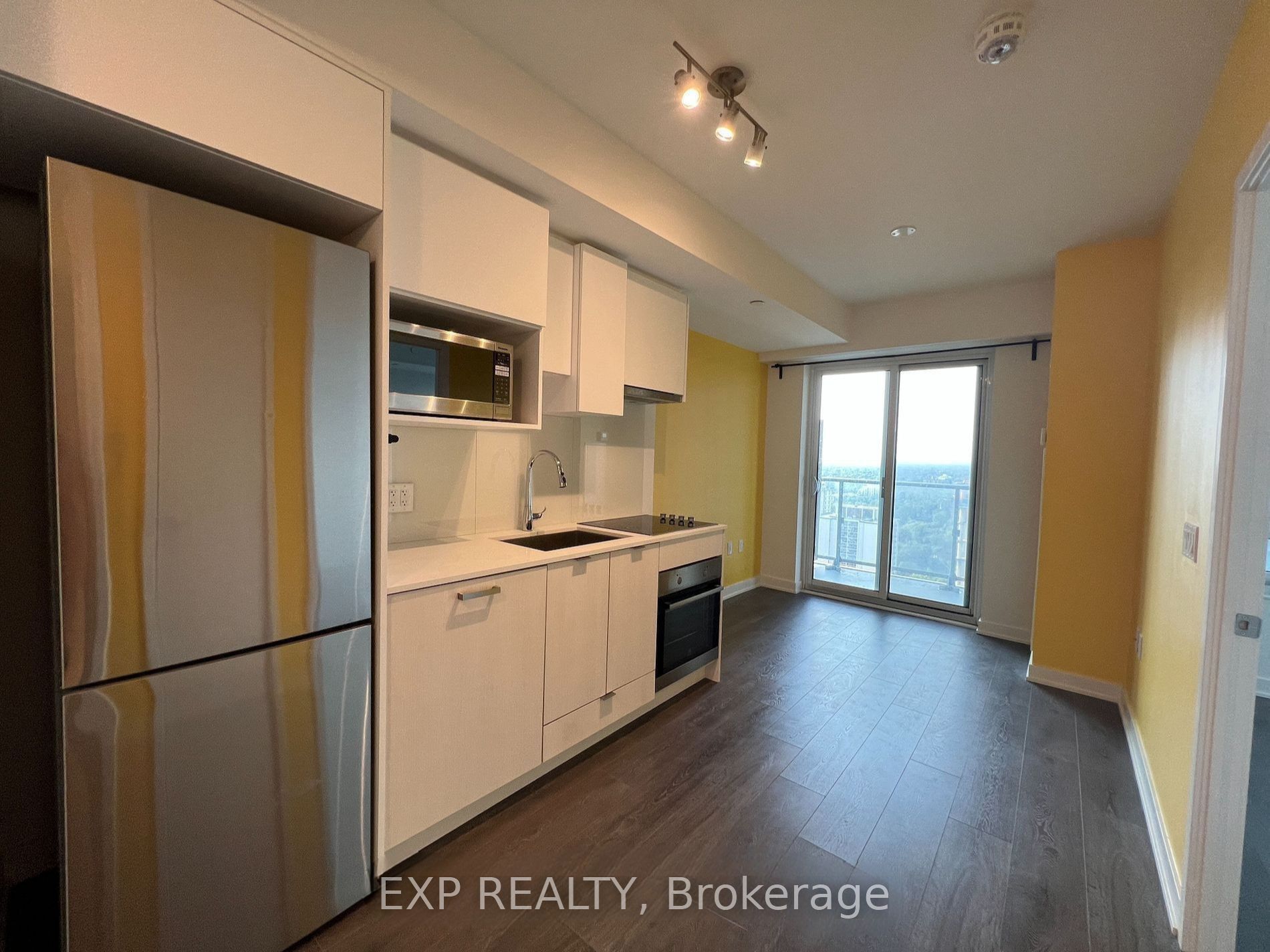 195 Redpath Avenue 3213 Property Photo 2