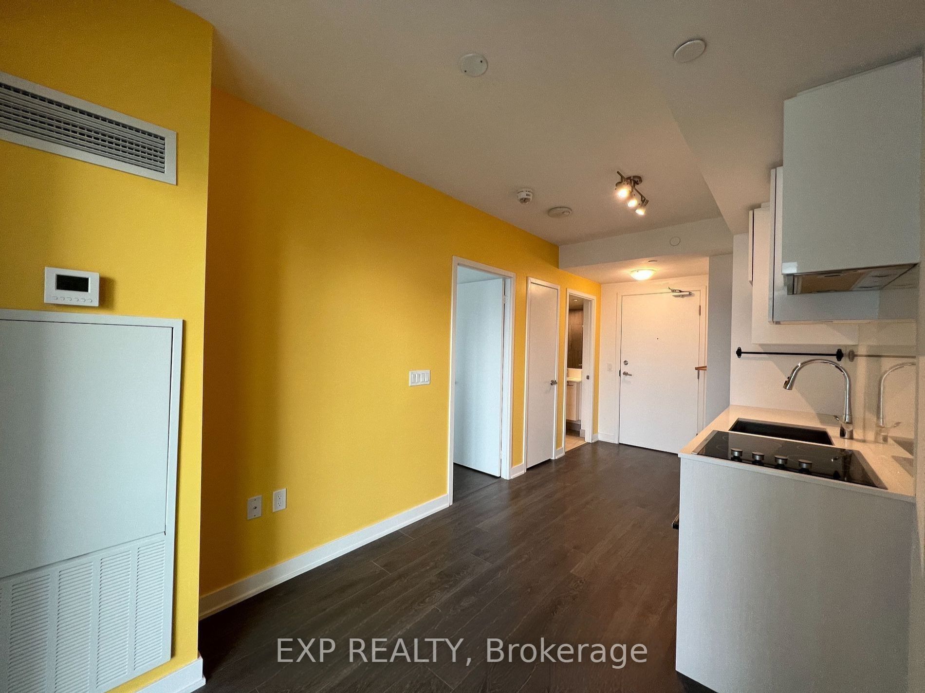 195 Redpath Avenue 3213 Property Photo 5
