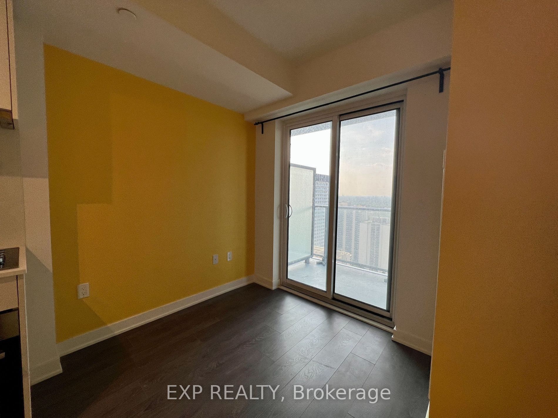 195 Redpath Avenue 3213 Property Photo 6