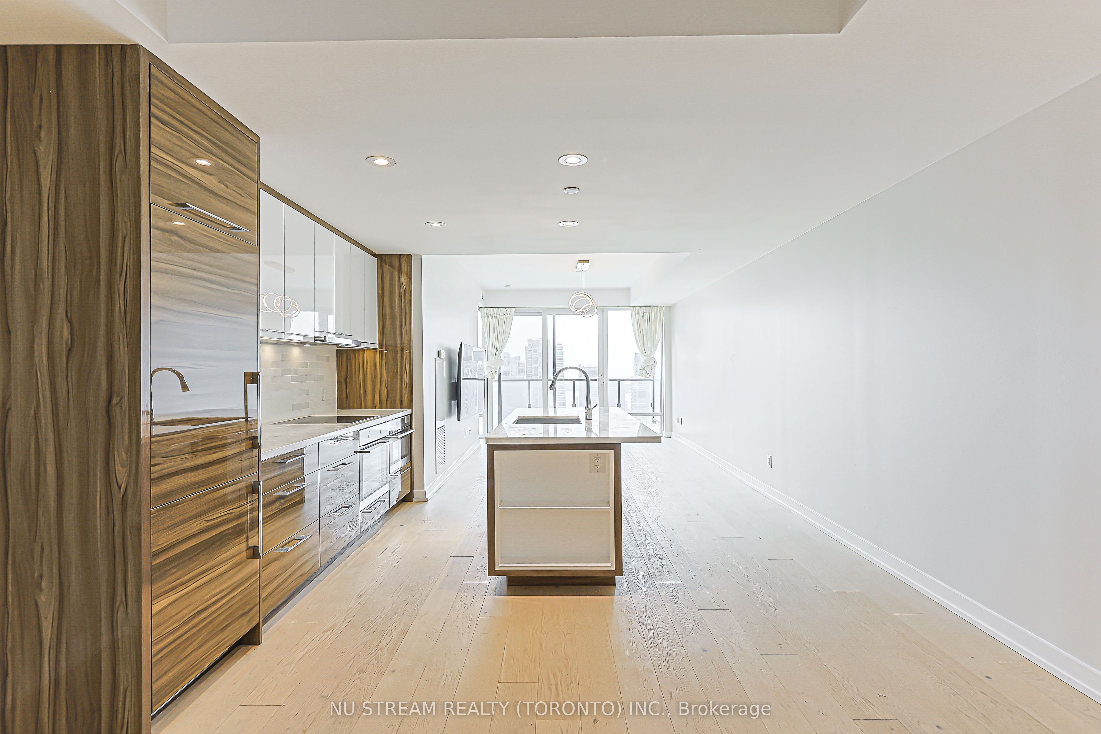 488 University Avenue 4608 Property Photo 12