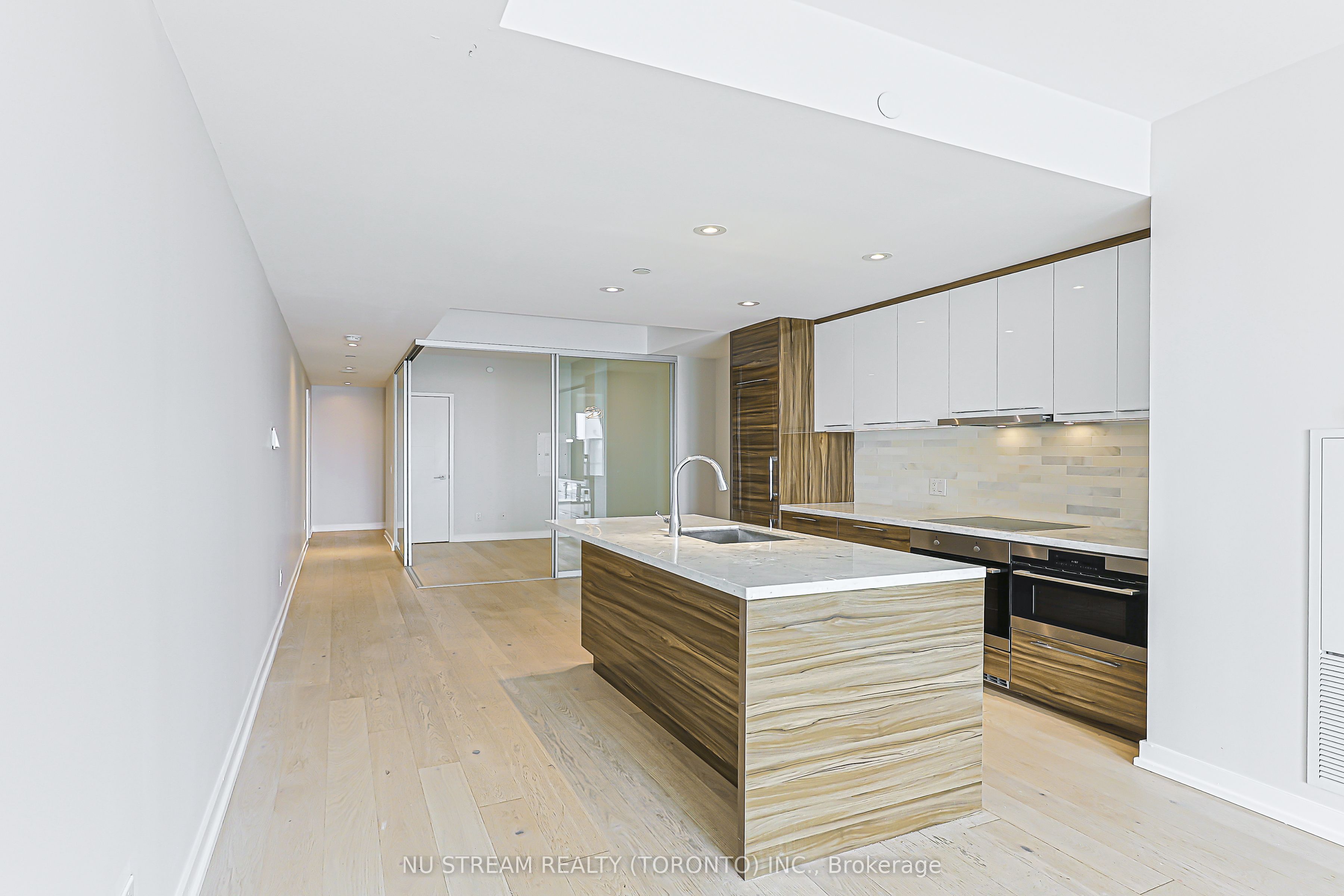 488 University Avenue 4608 Property Photo 15