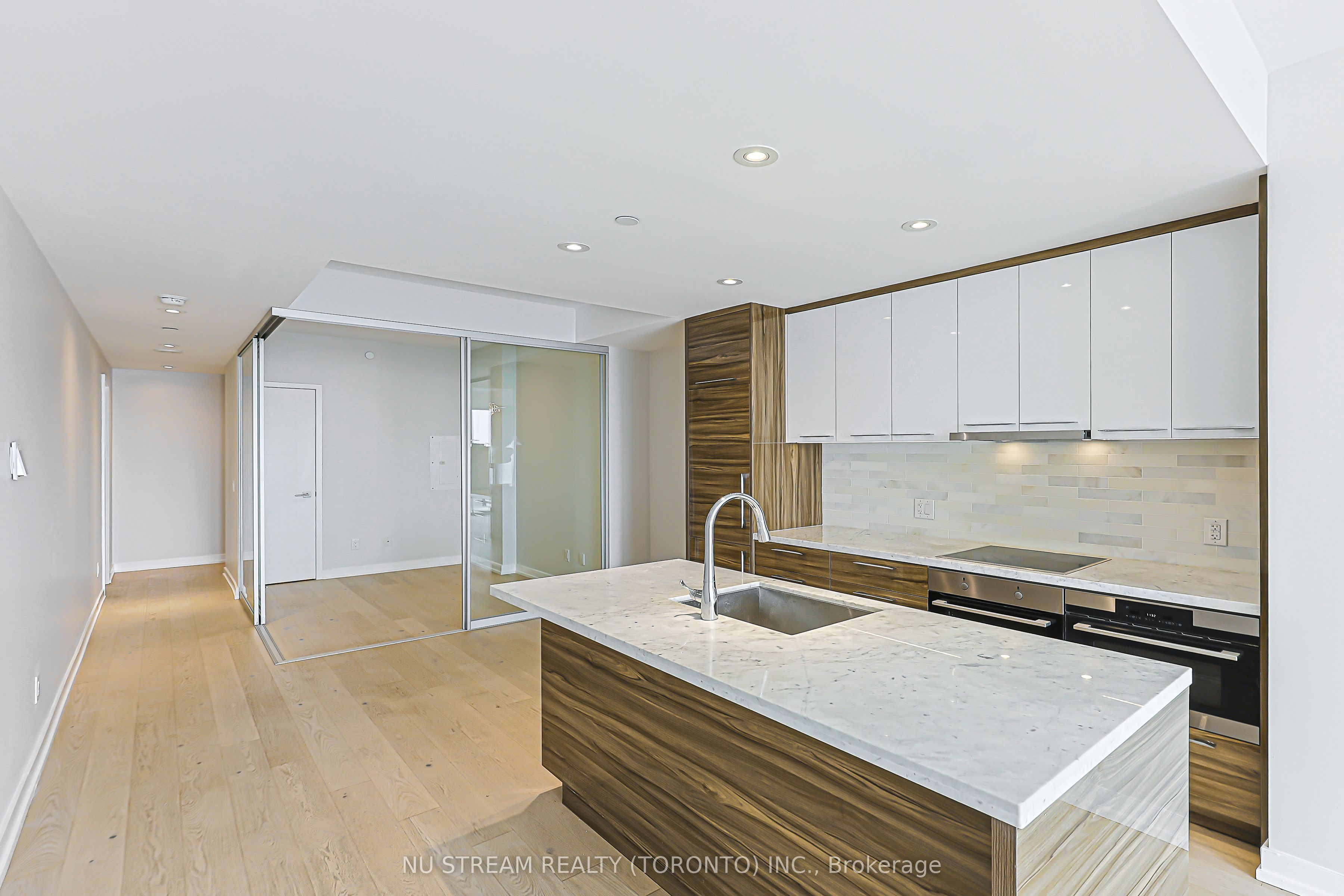 488 University Avenue 4608 Property Photo 16