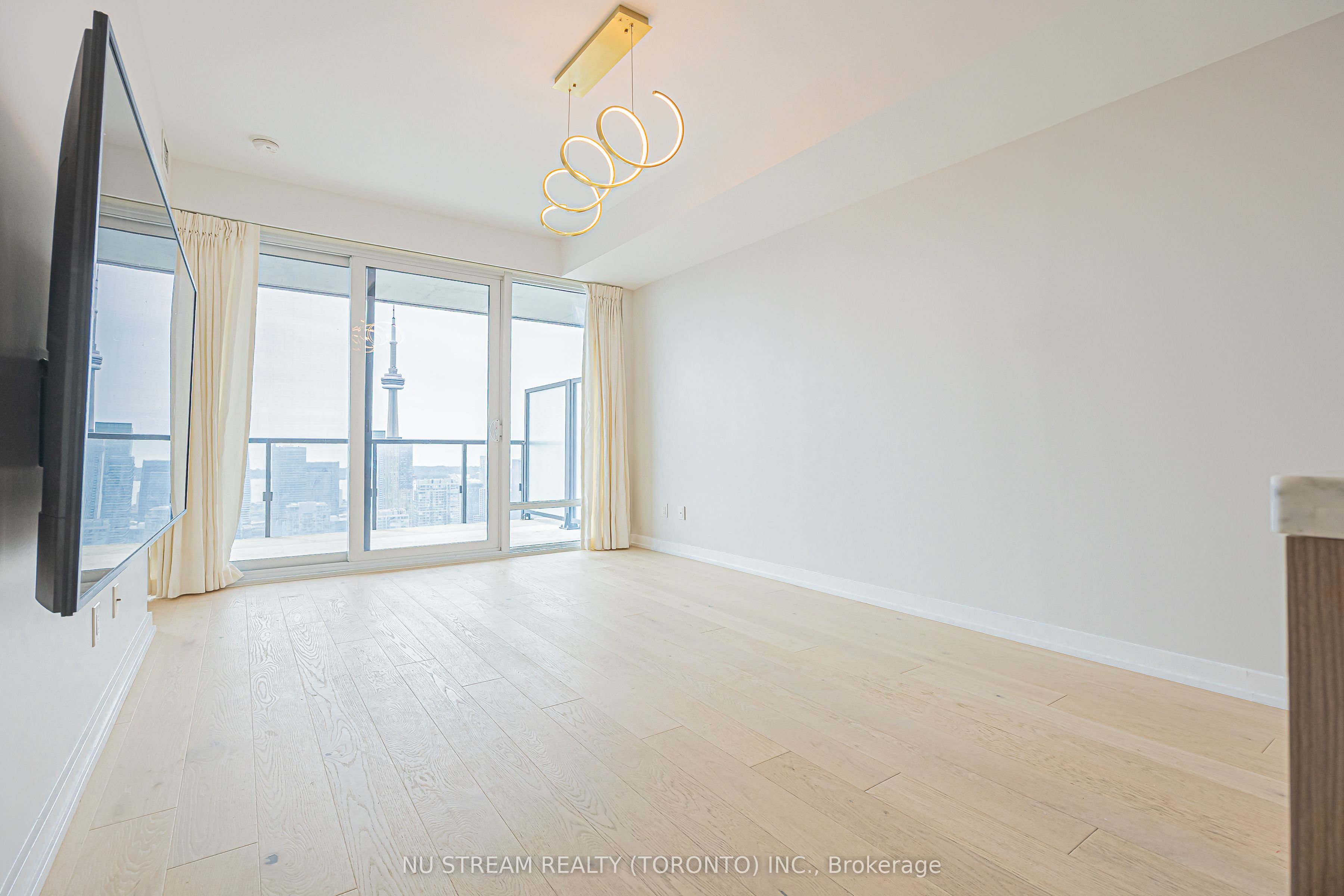 488 University Avenue 4608 Property Photo 22
