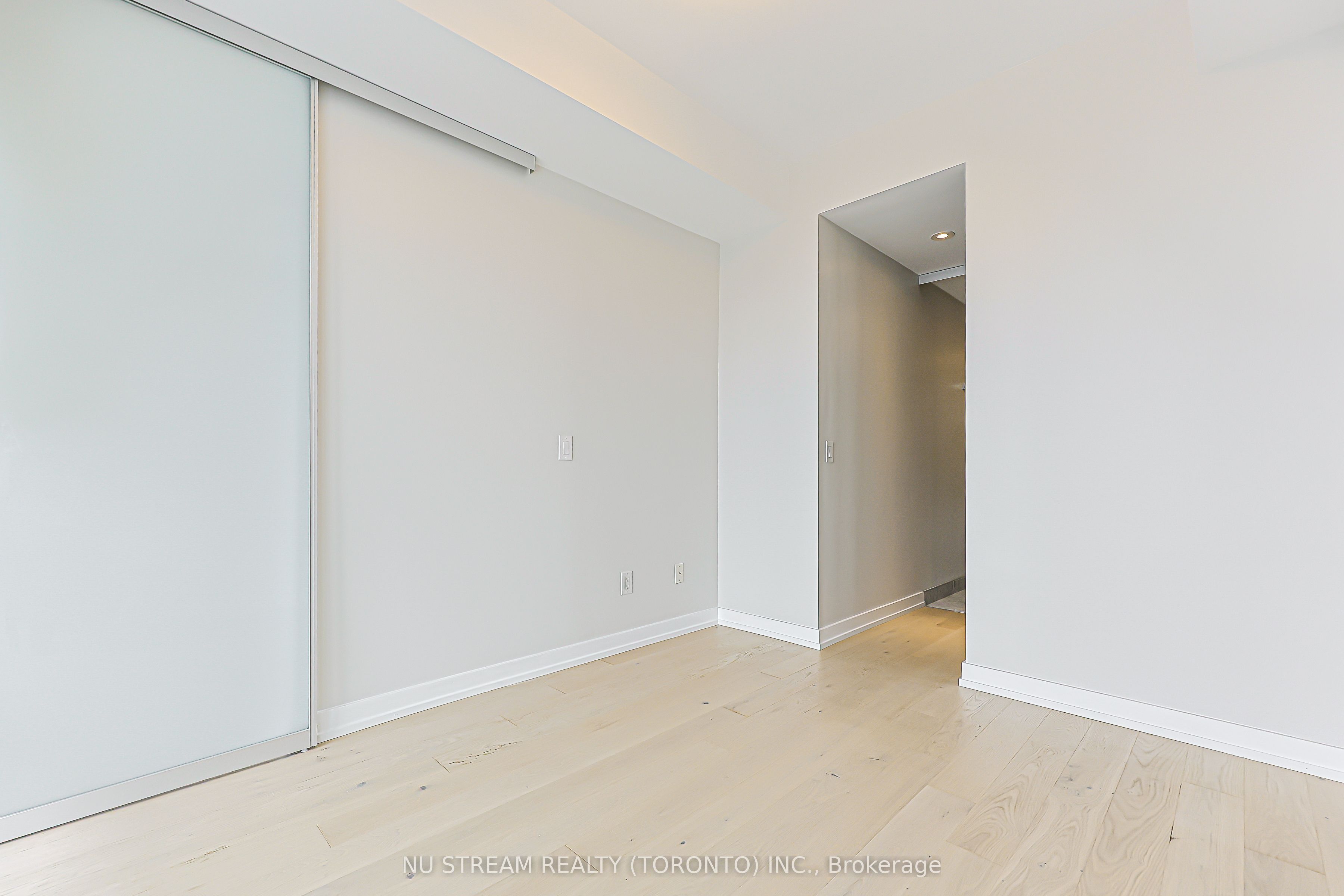 488 University Avenue 4608 Property Photo 32