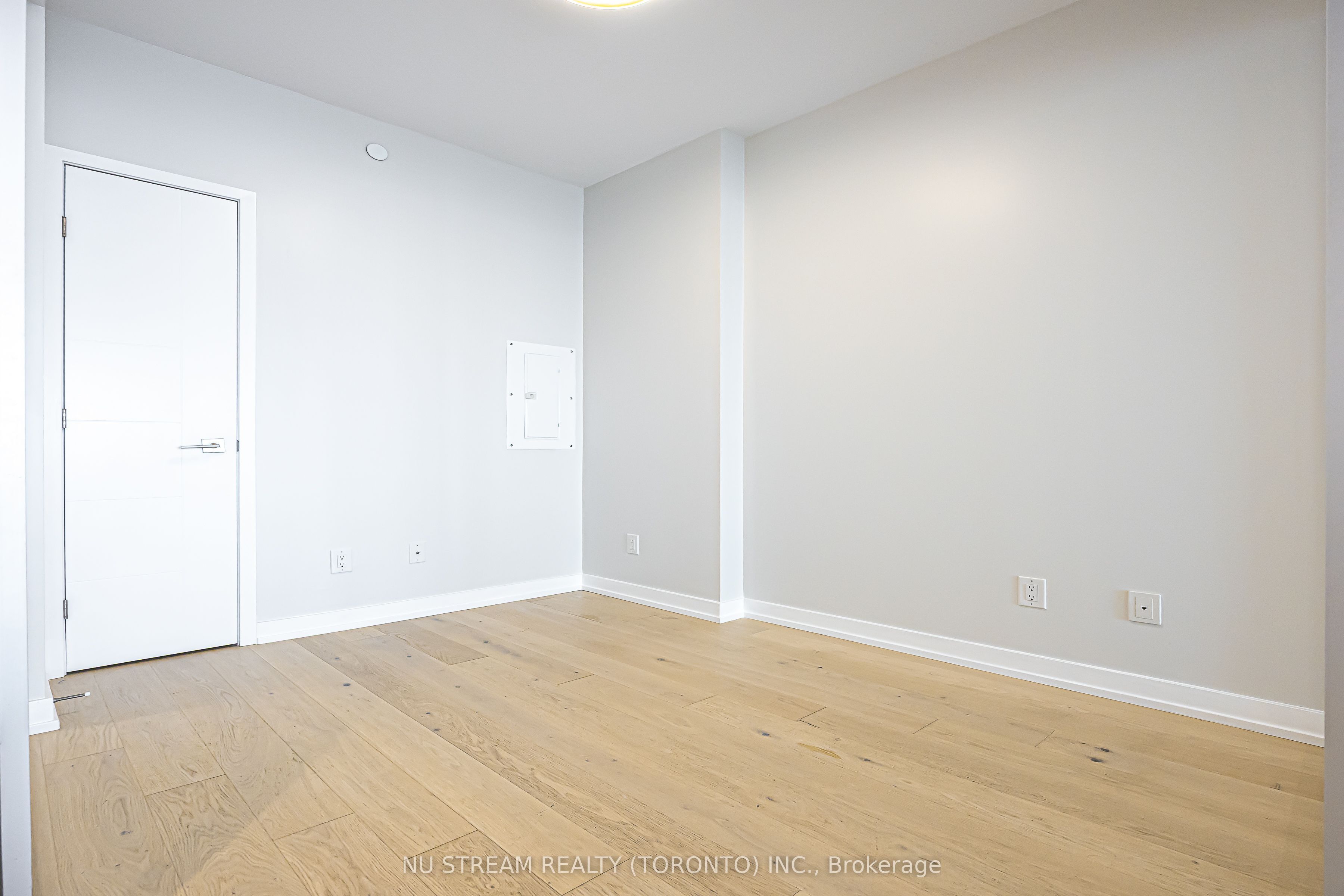 488 University Avenue 4608 Property Photo 44