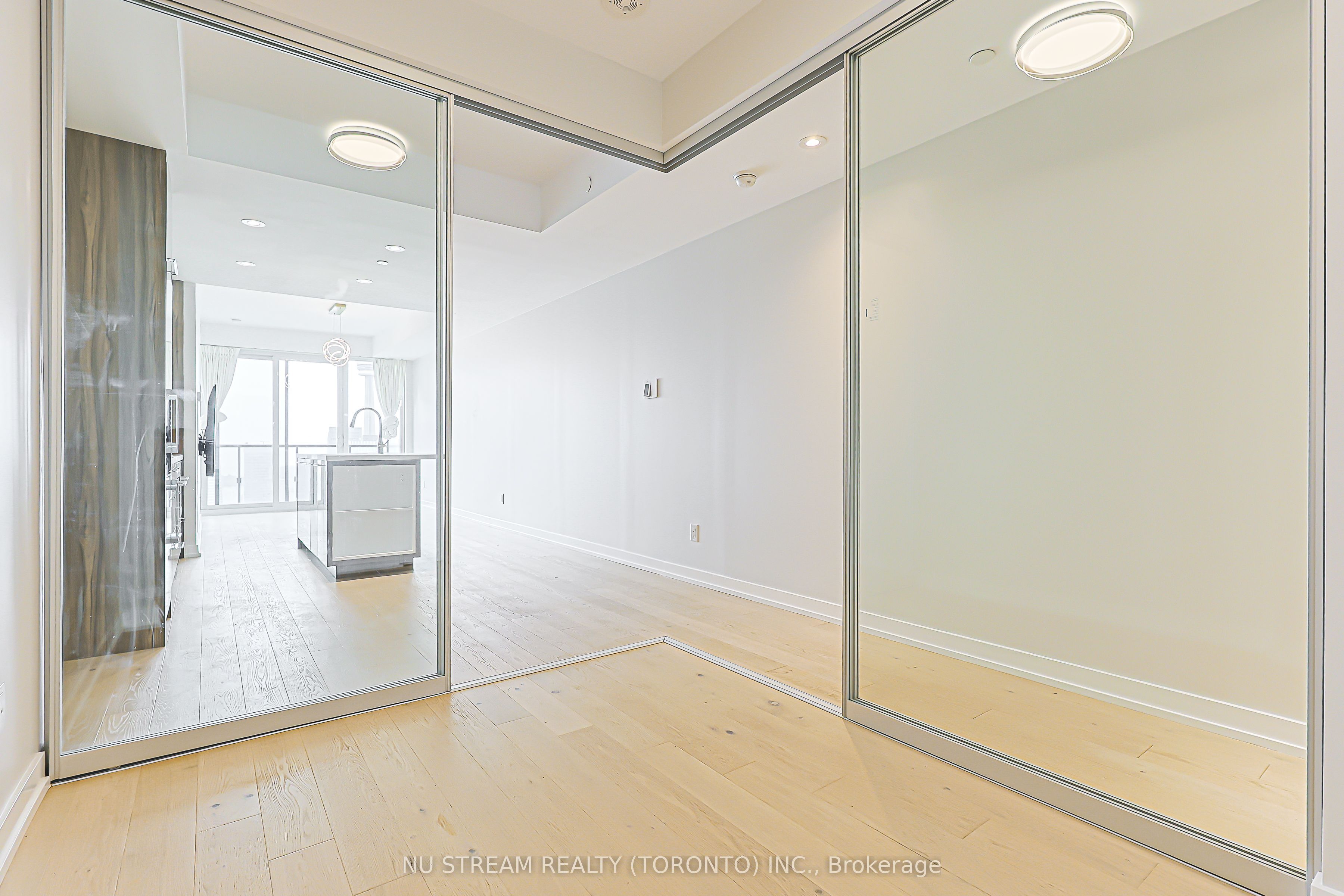 488 University Avenue 4608 Property Photo 45