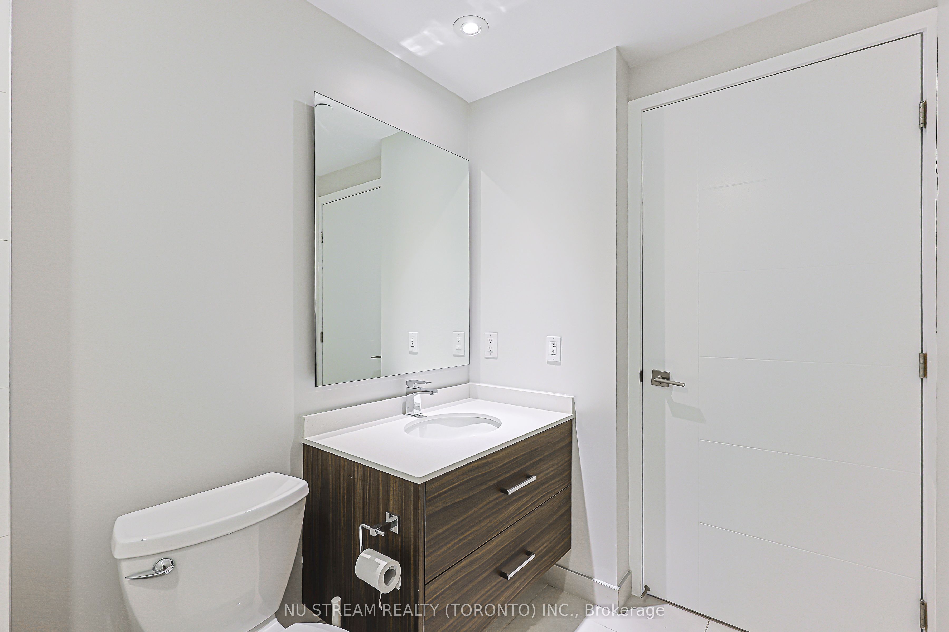 488 University Avenue 4608 Property Photo 47