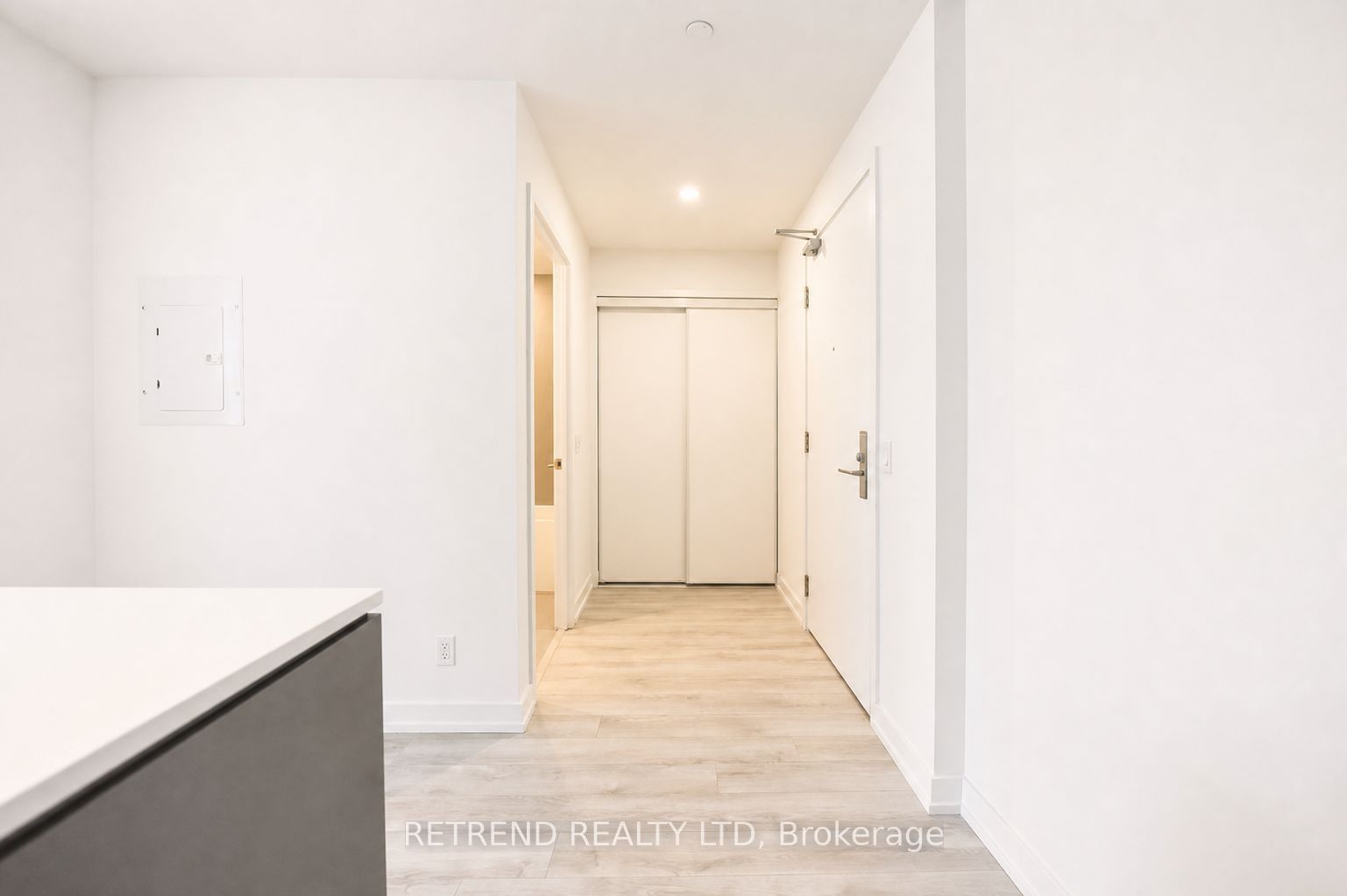 33 Helendale Avenue 2309 Property Photo 6