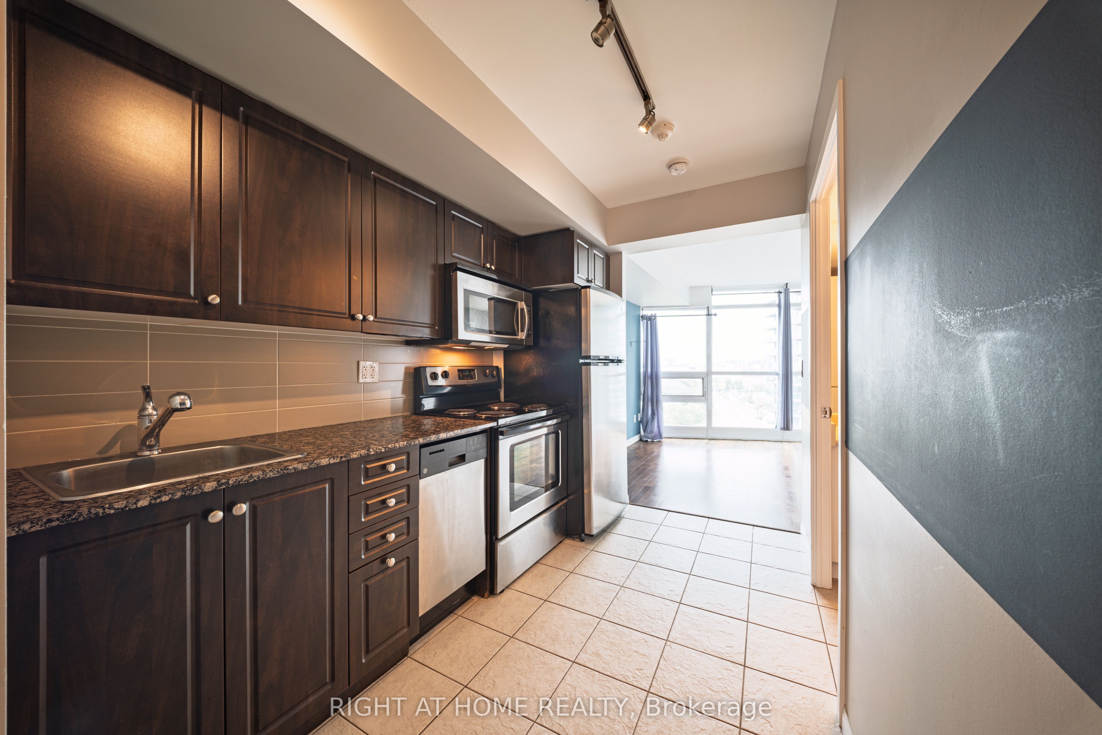 215 Fort York Boulevard 1206 Property Photo 6