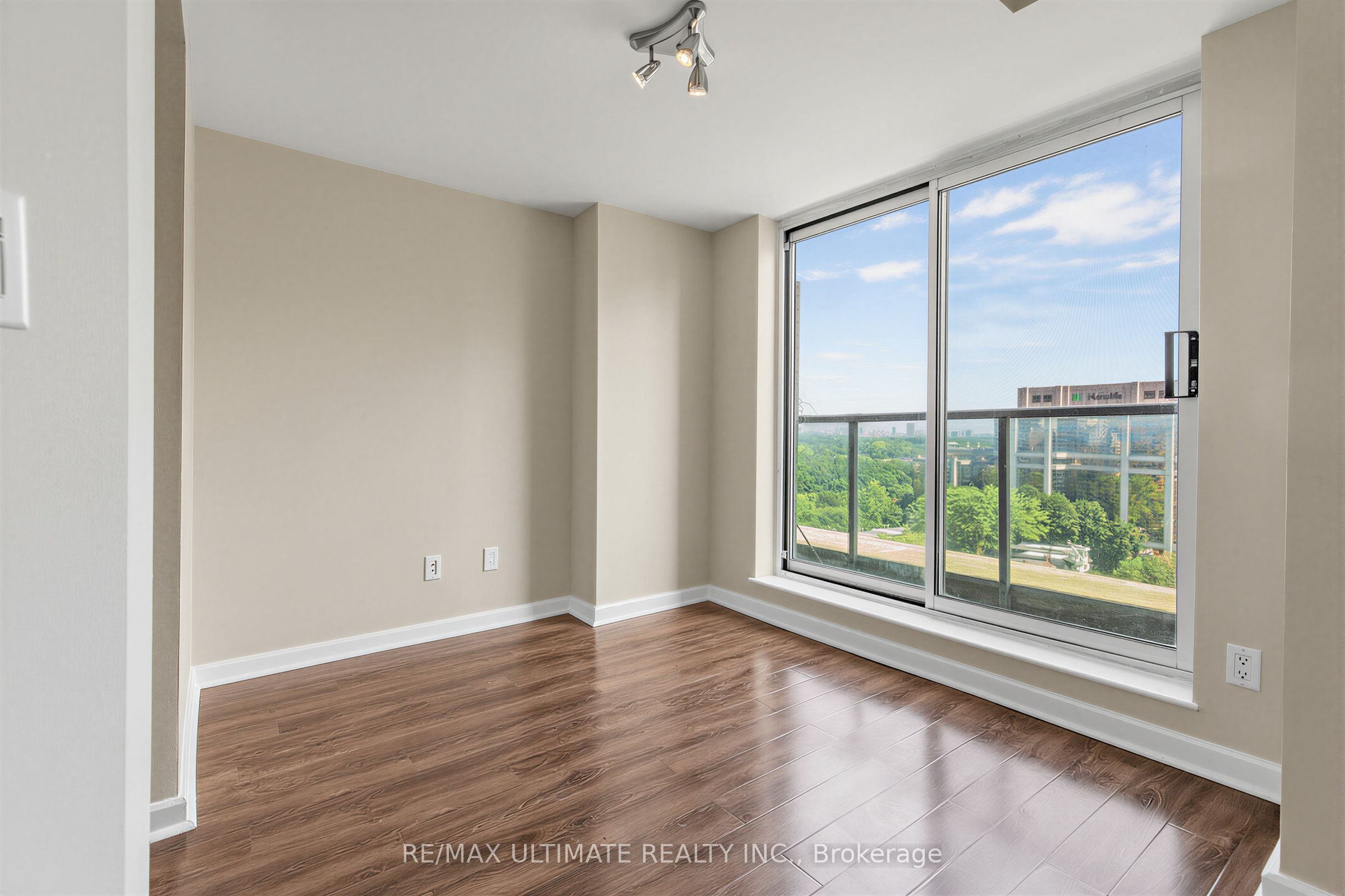 8 Park Road 1508 Property Photo 2