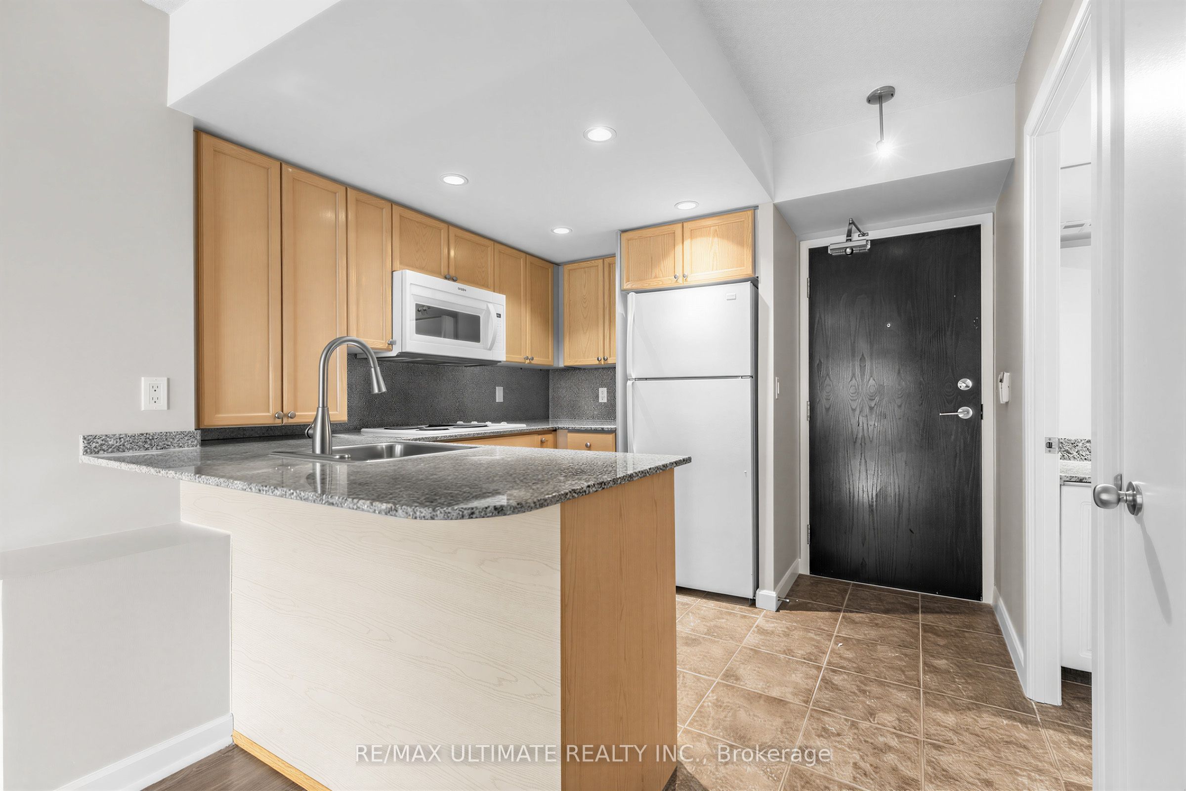 8 Park Road 1508 Property Photo 3