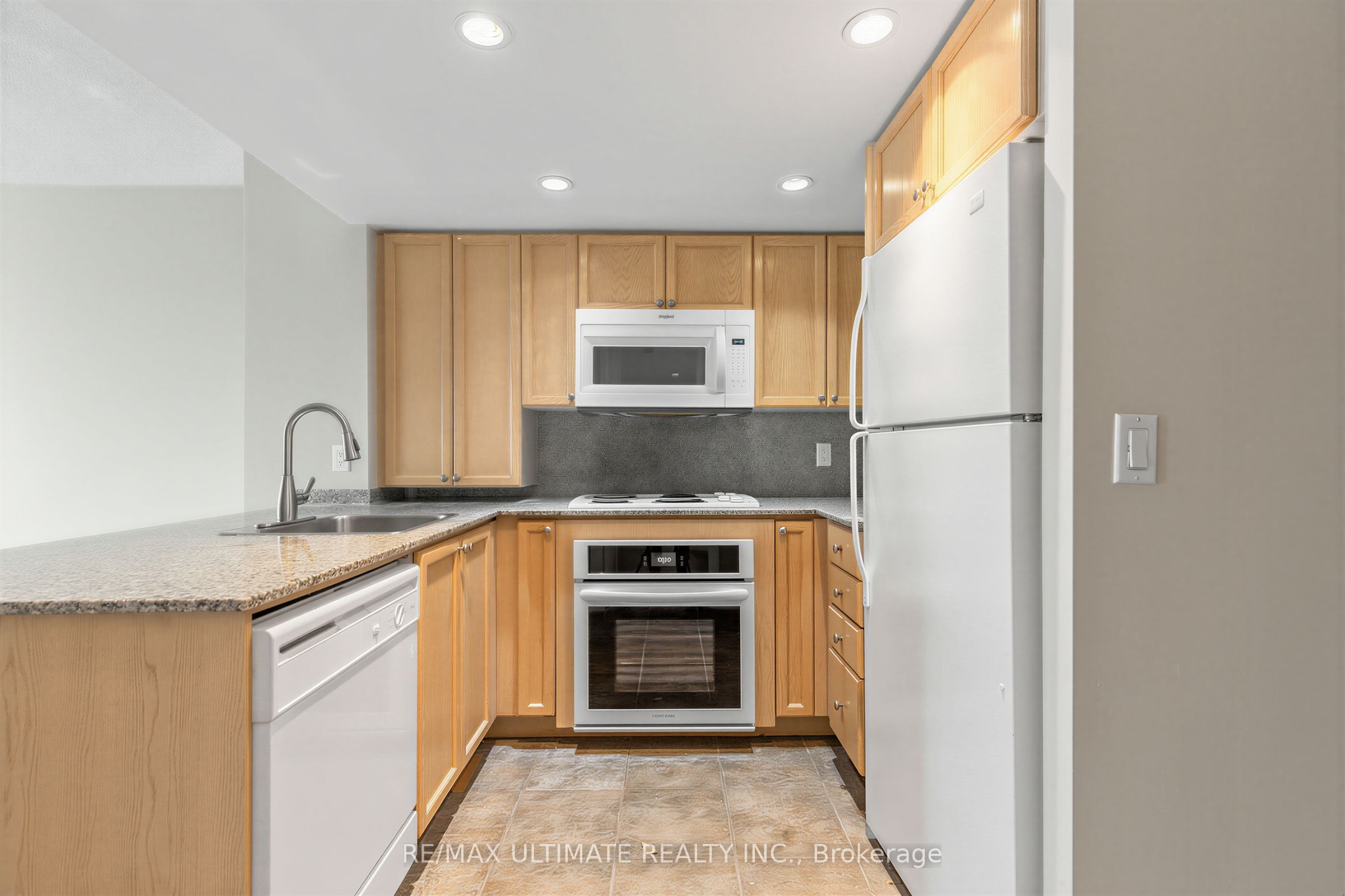 8 Park Road 1508 Property Photo 5