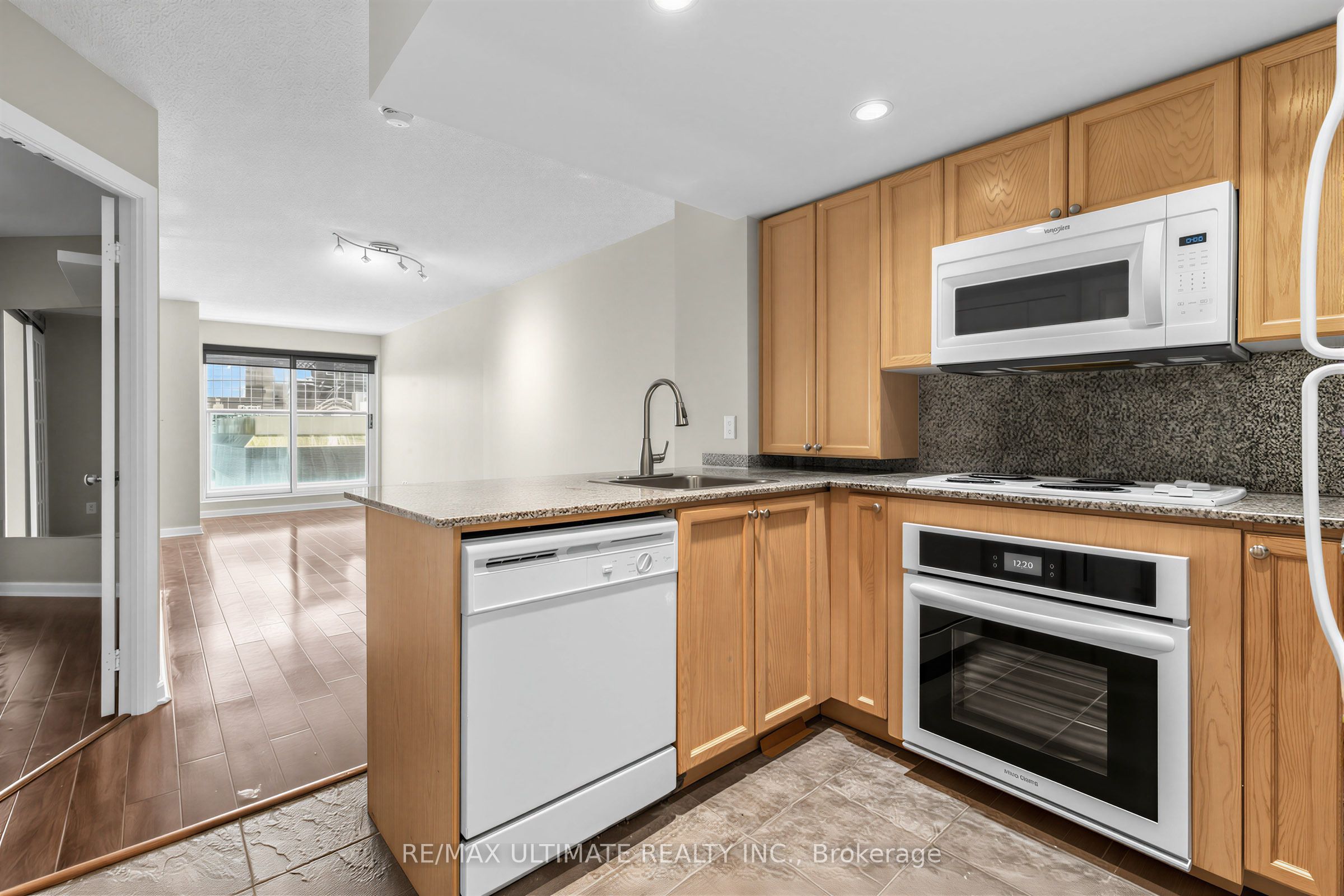 8 Park Road 1508 Property Photo 6