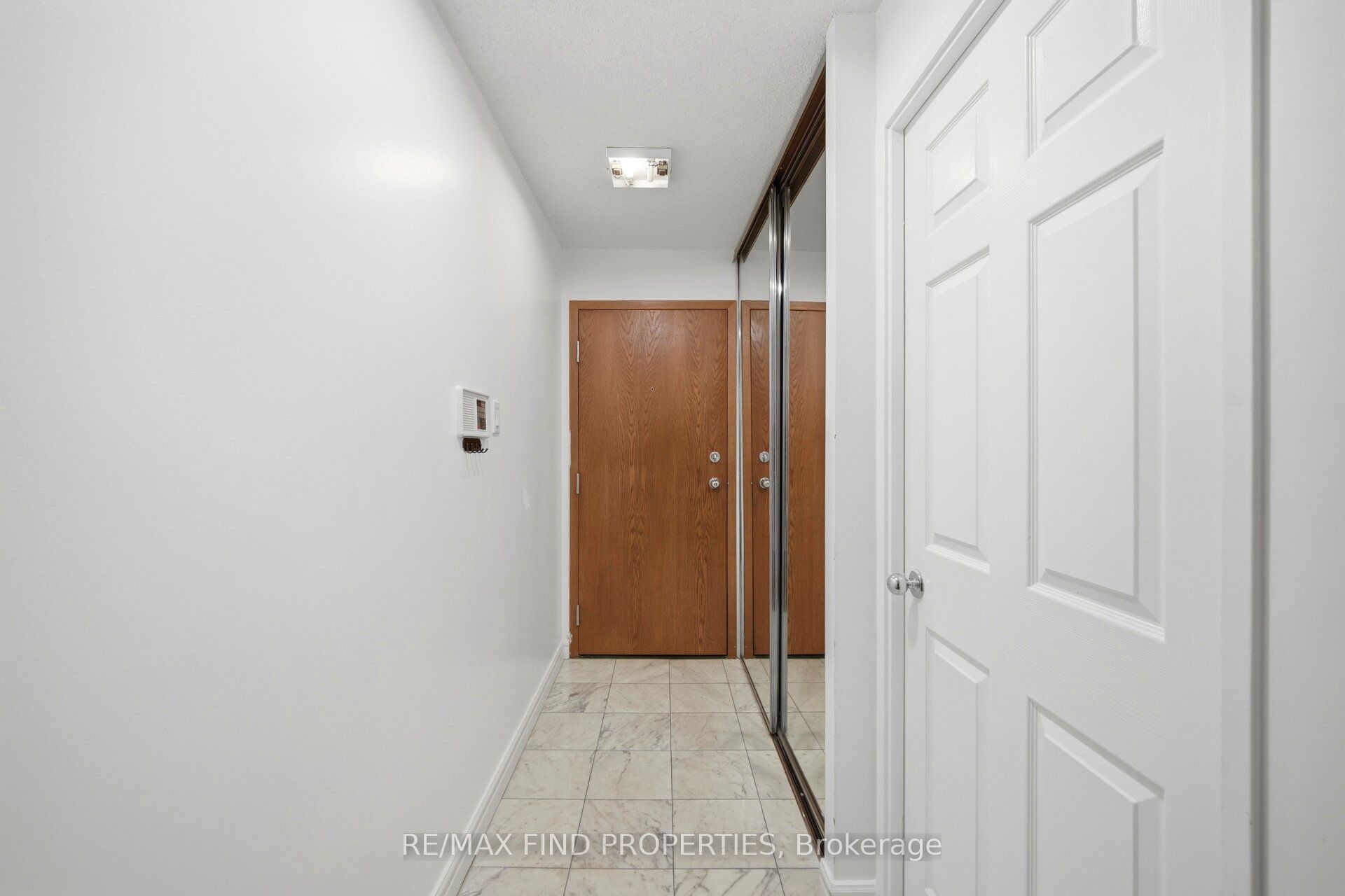 33 University Avenue 1203 Property Photo 6