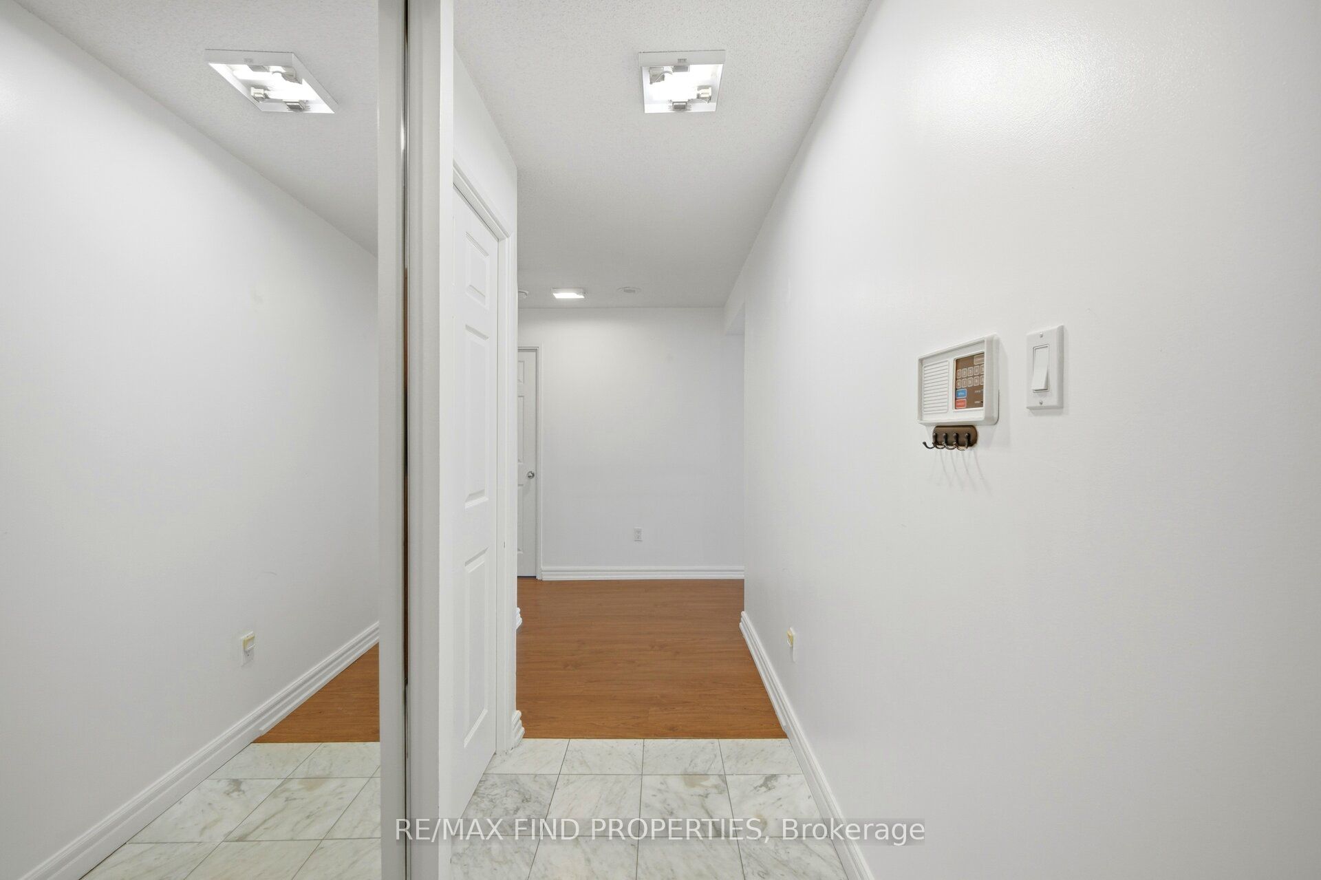 33 University Avenue 1203 Property Photo 7