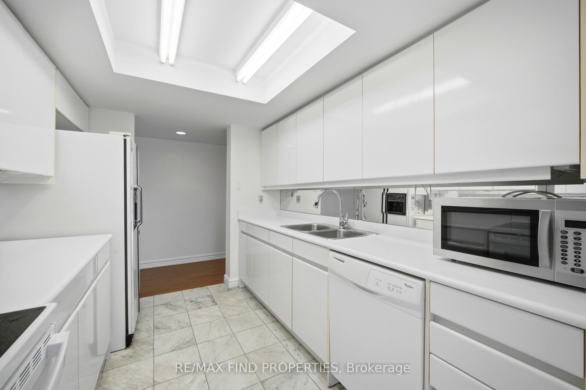33 University Avenue 1203 Property Photo 10