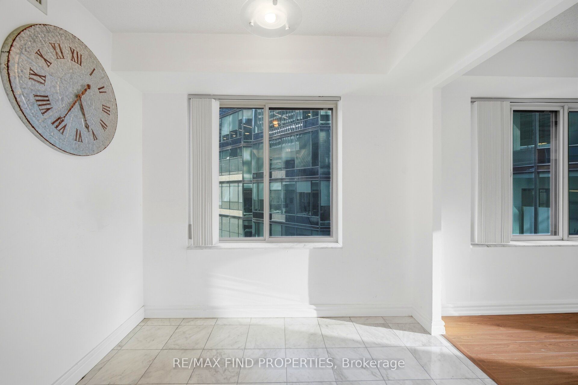 33 University Avenue 1203 Property Photo 12