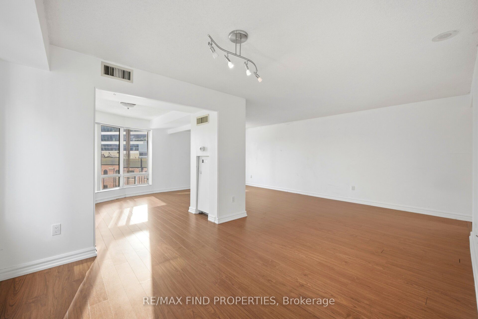 33 University Avenue 1203 Property Photo 15