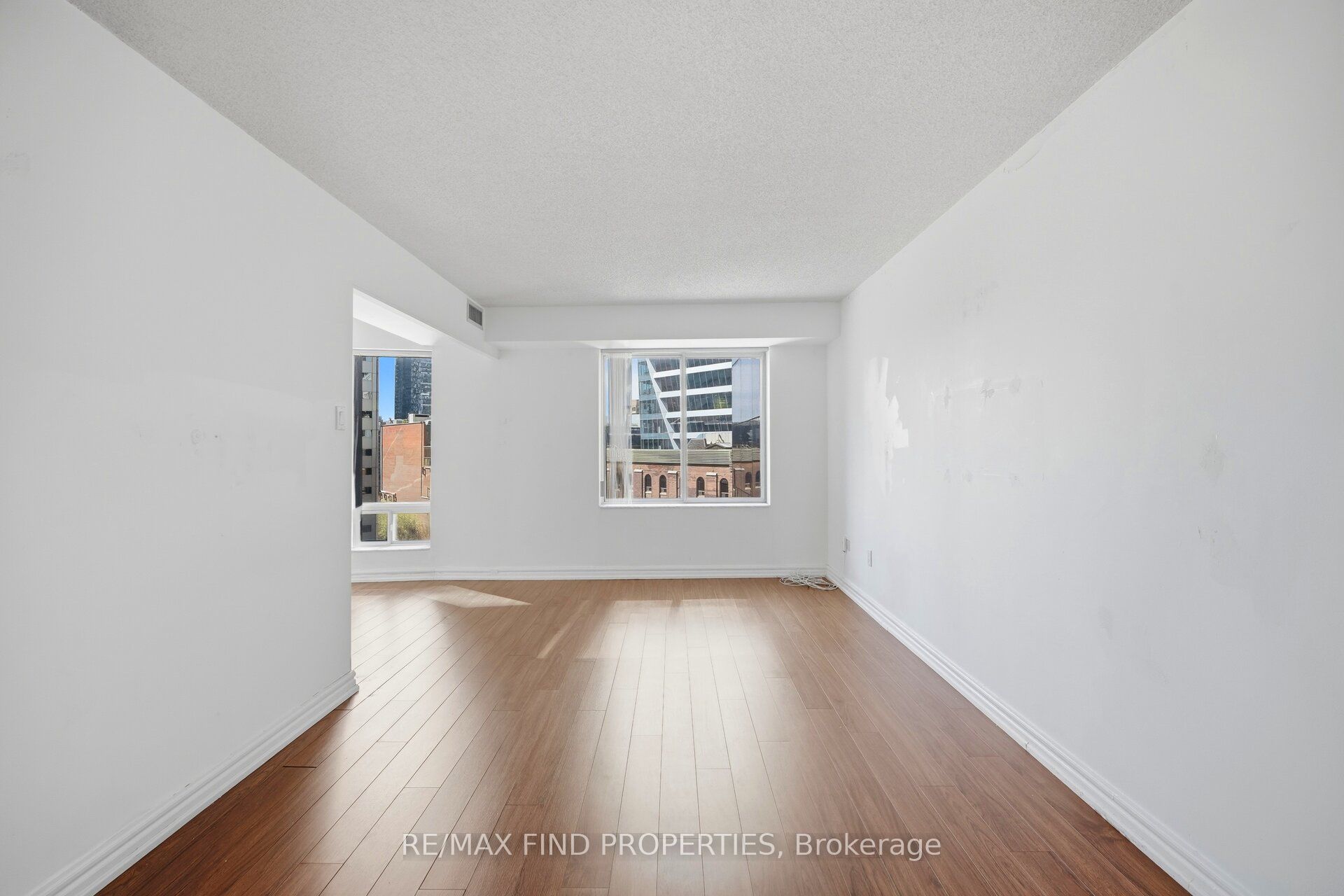 33 University Avenue 1203 Property Photo 19