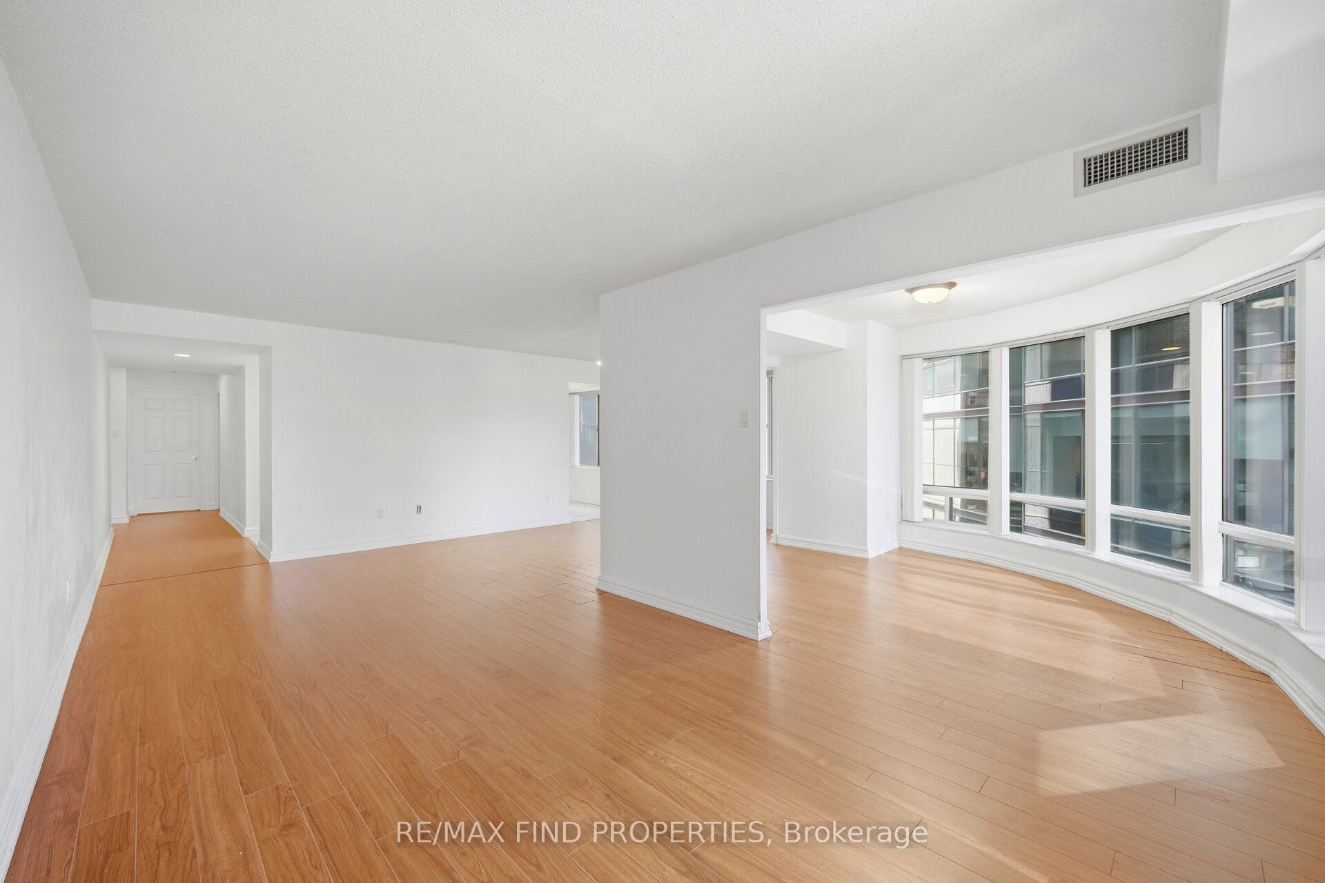33 University Avenue 1203 Property Photo 20