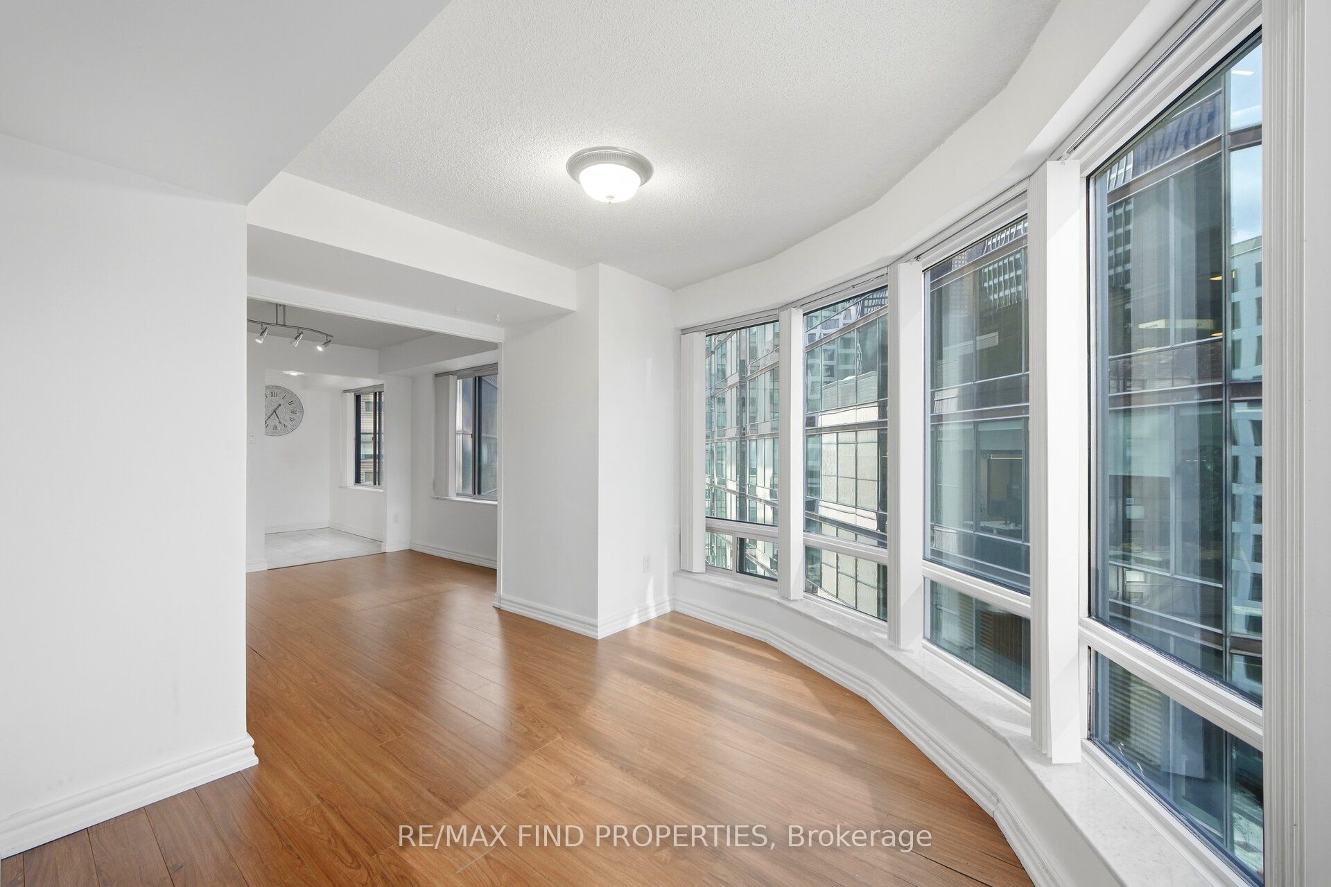 33 University Avenue 1203 Property Photo 22