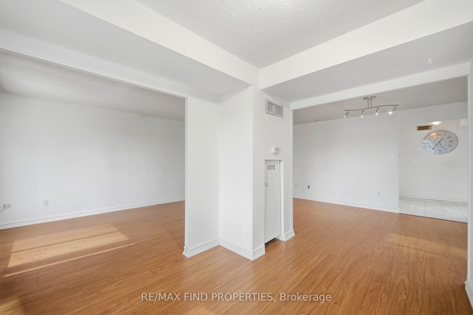 33 University Avenue 1203 Property Photo 24