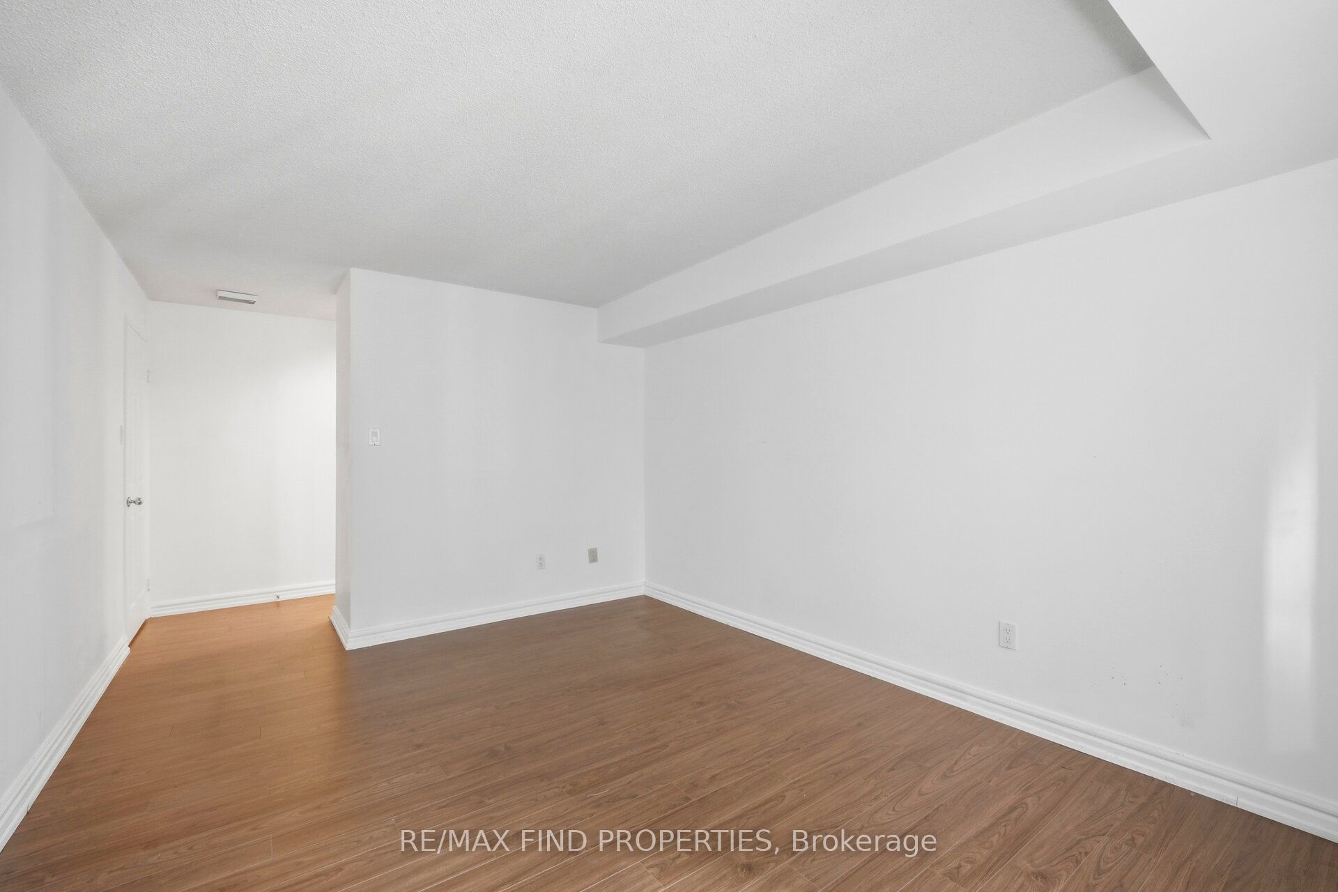 33 University Avenue 1203 Property Photo 27