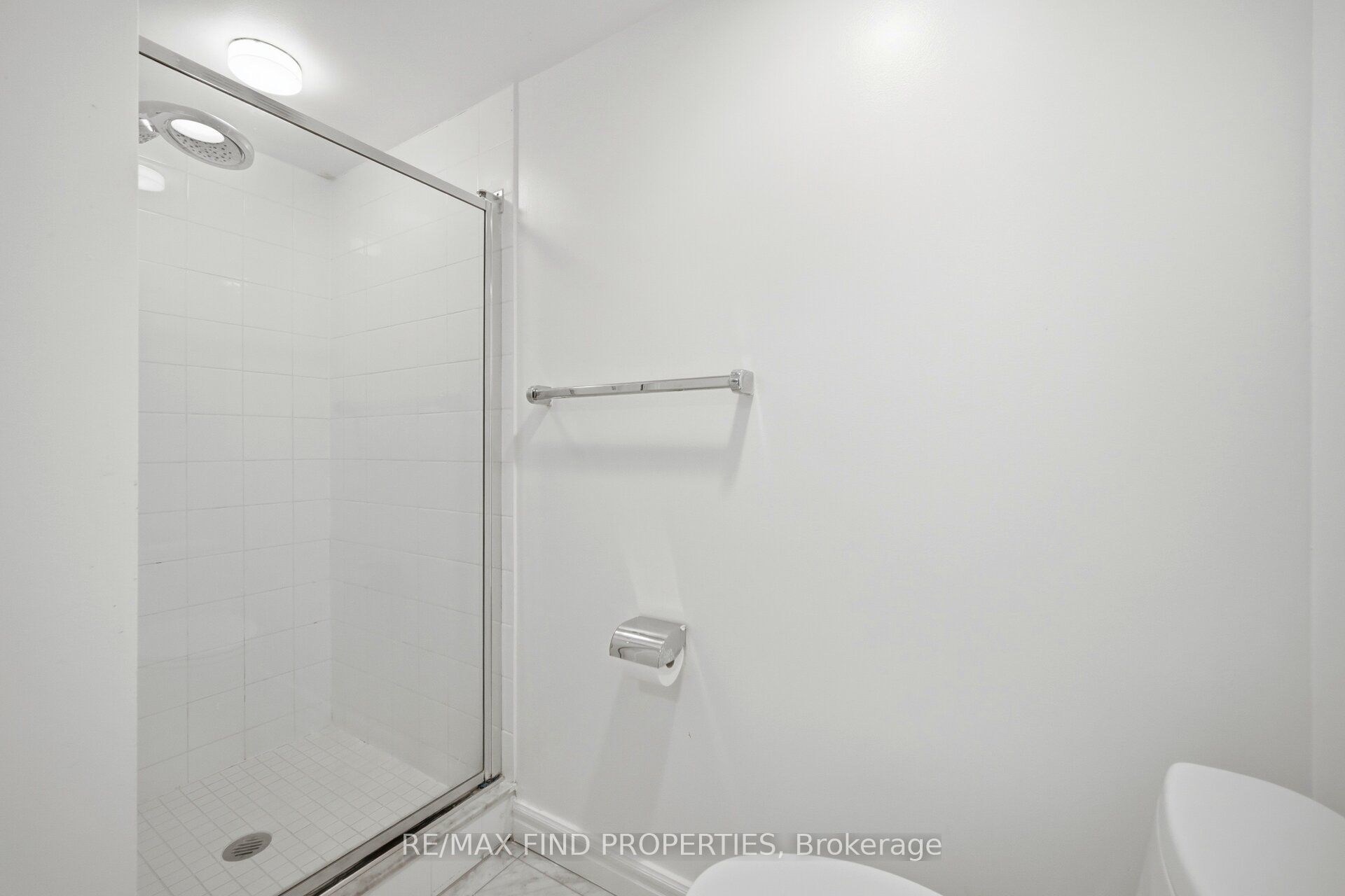 33 University Avenue 1203 Property Photo 29