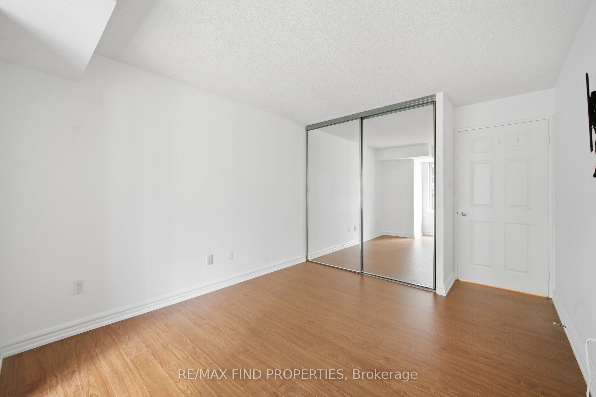 33 University Avenue 1203 Property Photo 33