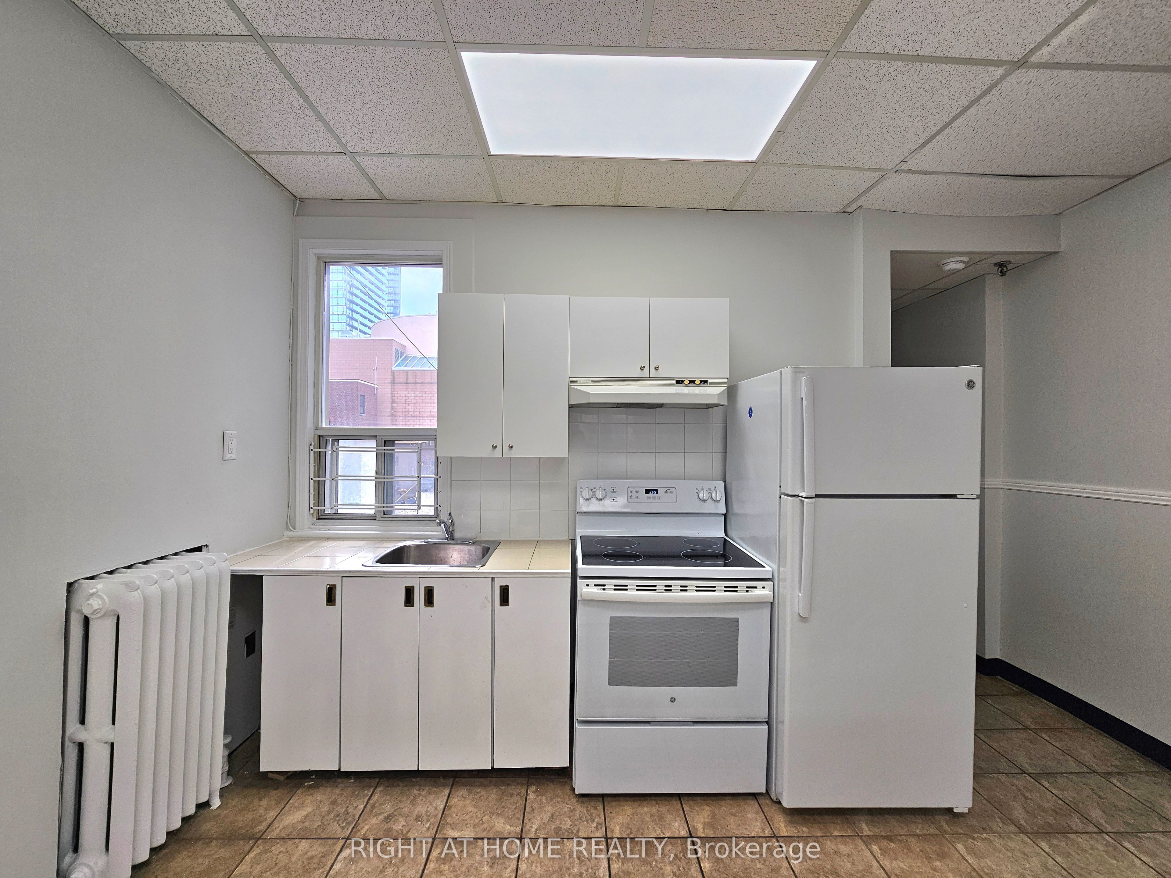516 Yonge Street 2 Property Photo 1
