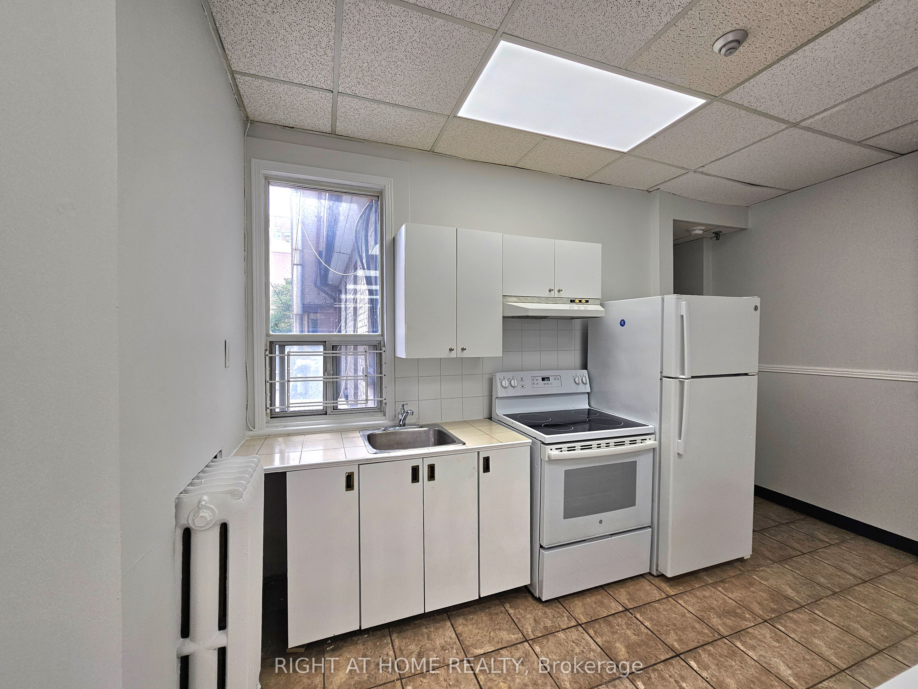 516 Yonge Street 2 Property Photo 2