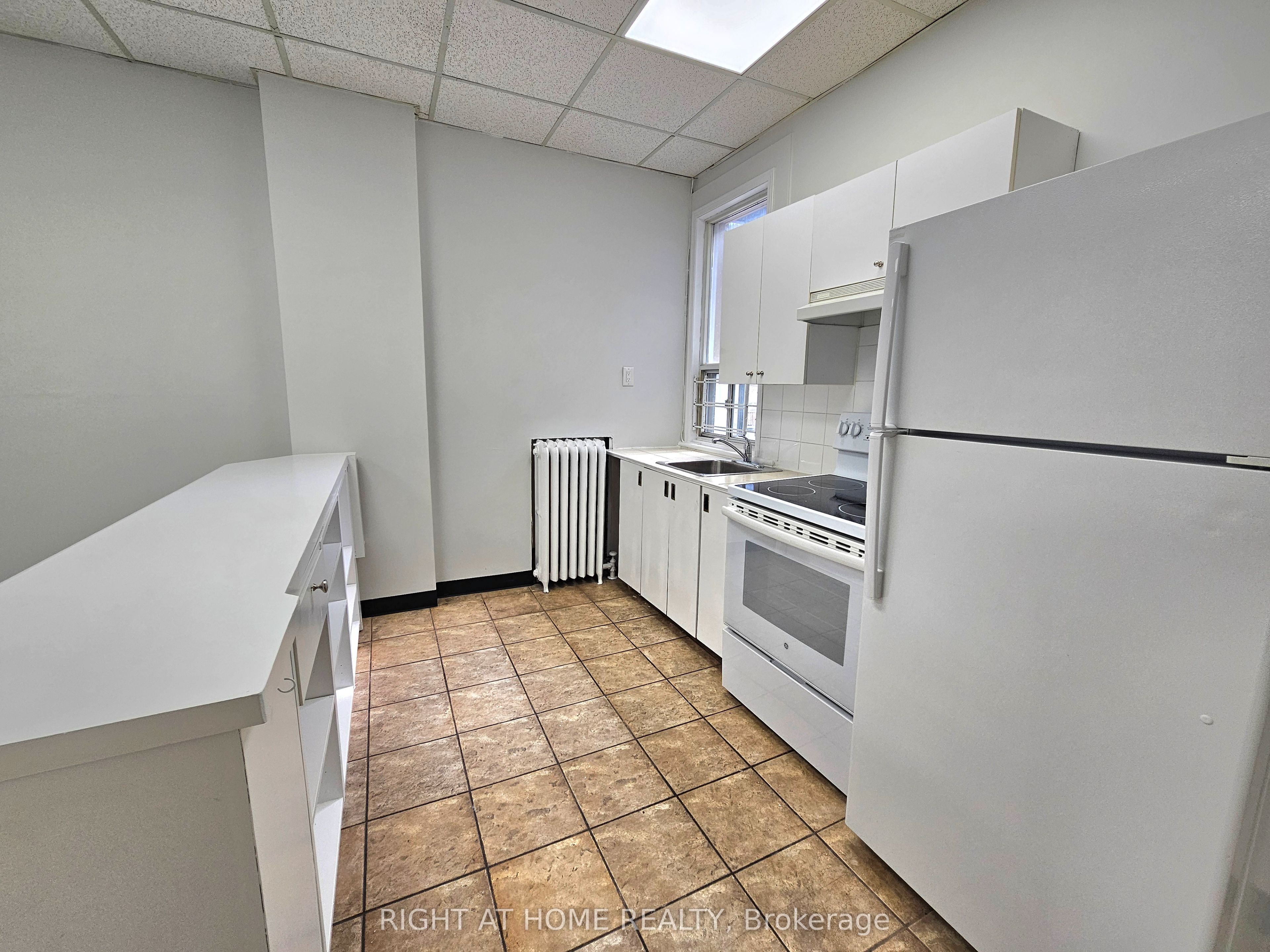 516 Yonge Street 2 Property Photo 4