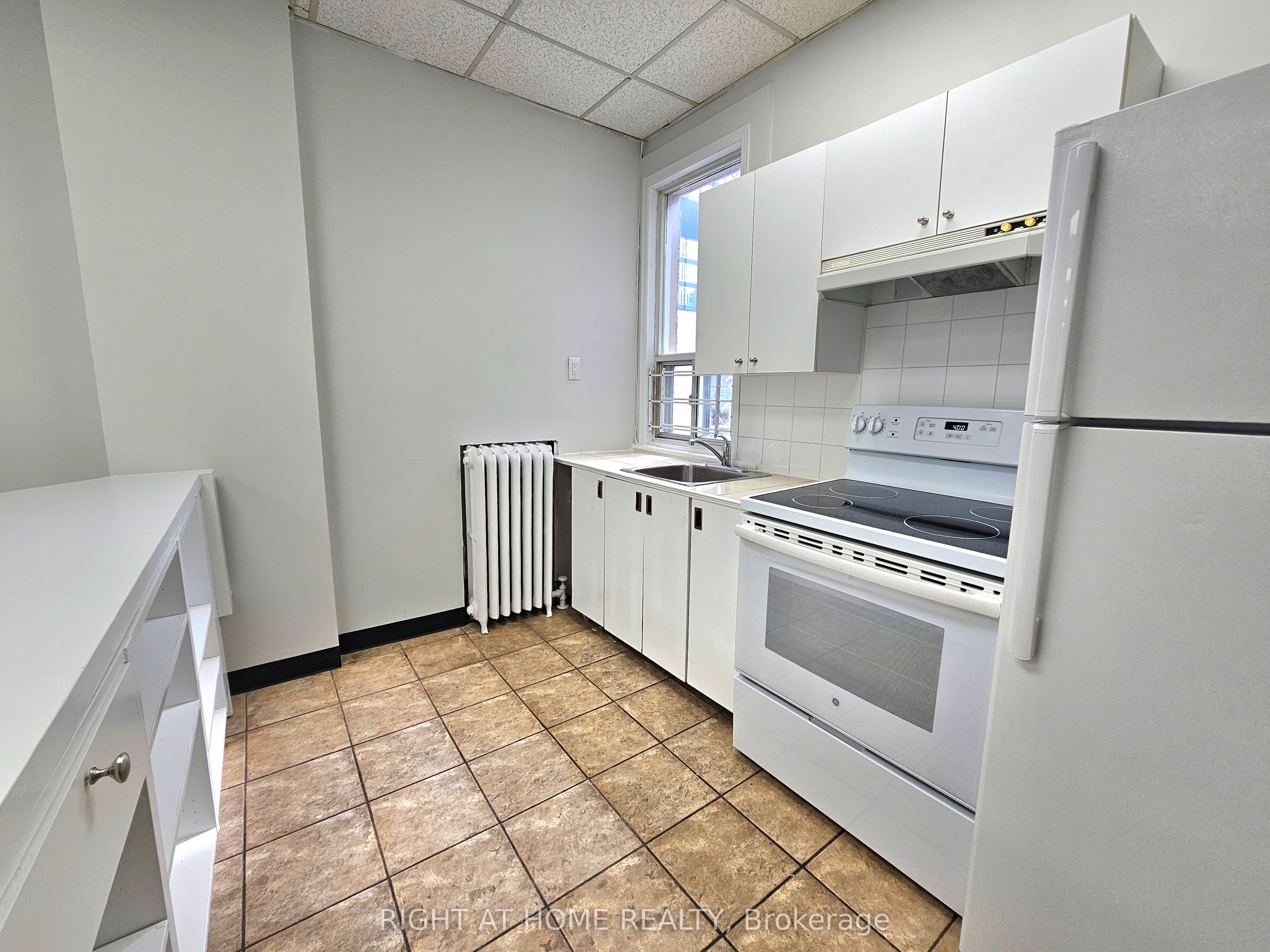 516 Yonge Street 2 Property Photo 5