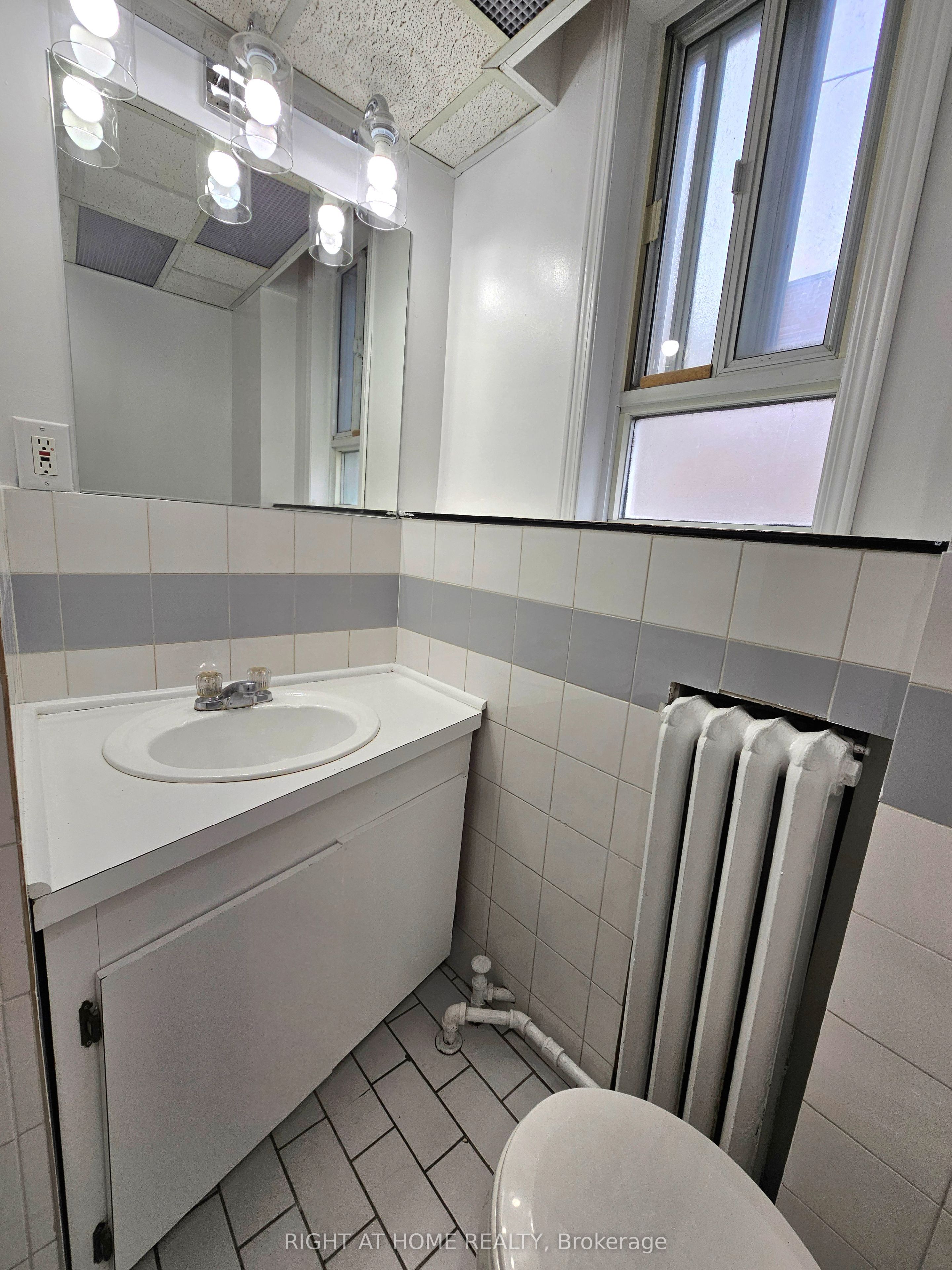 516 Yonge Street 2 Property Photo 22