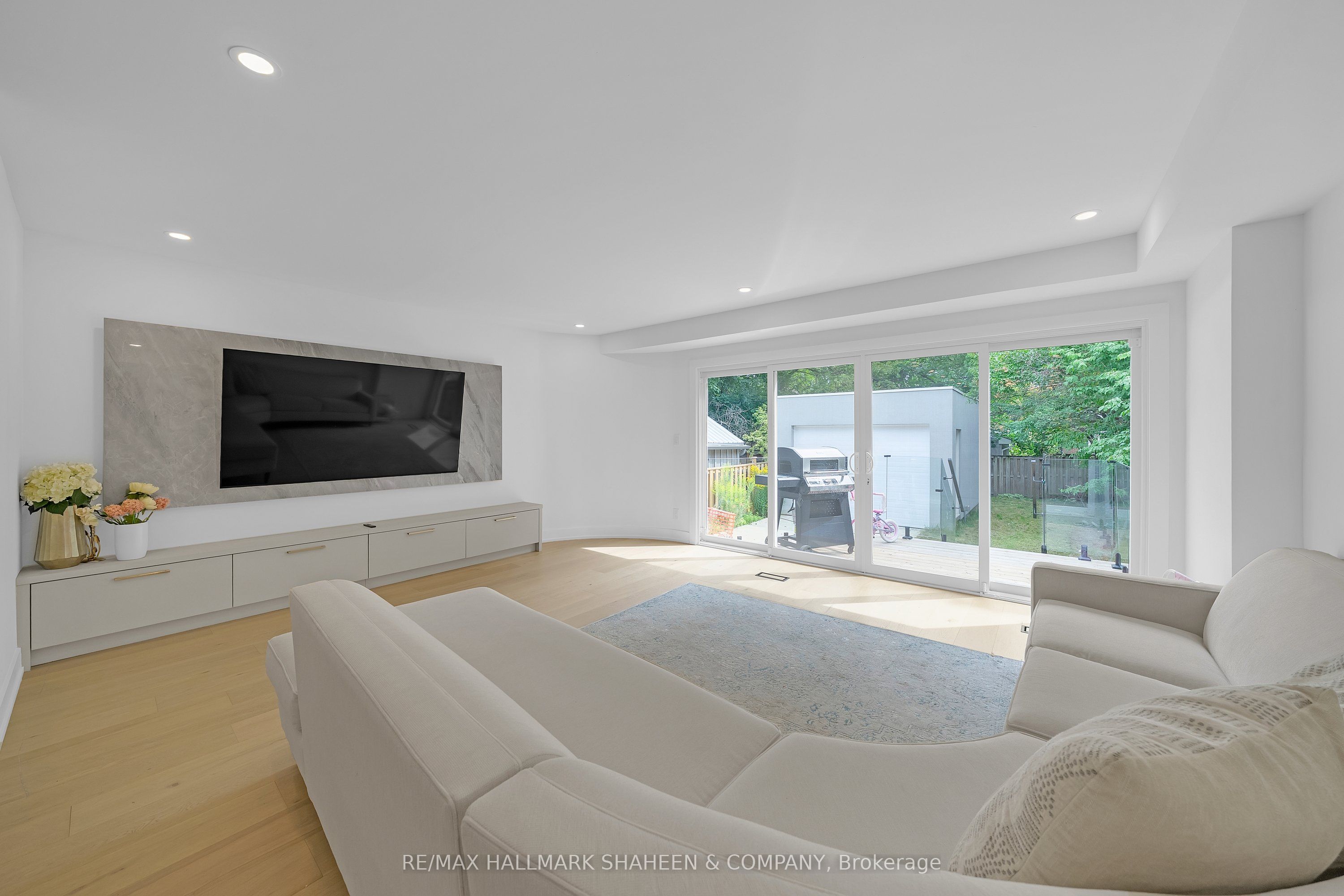 207 Sutherland Drive Property Photo 14